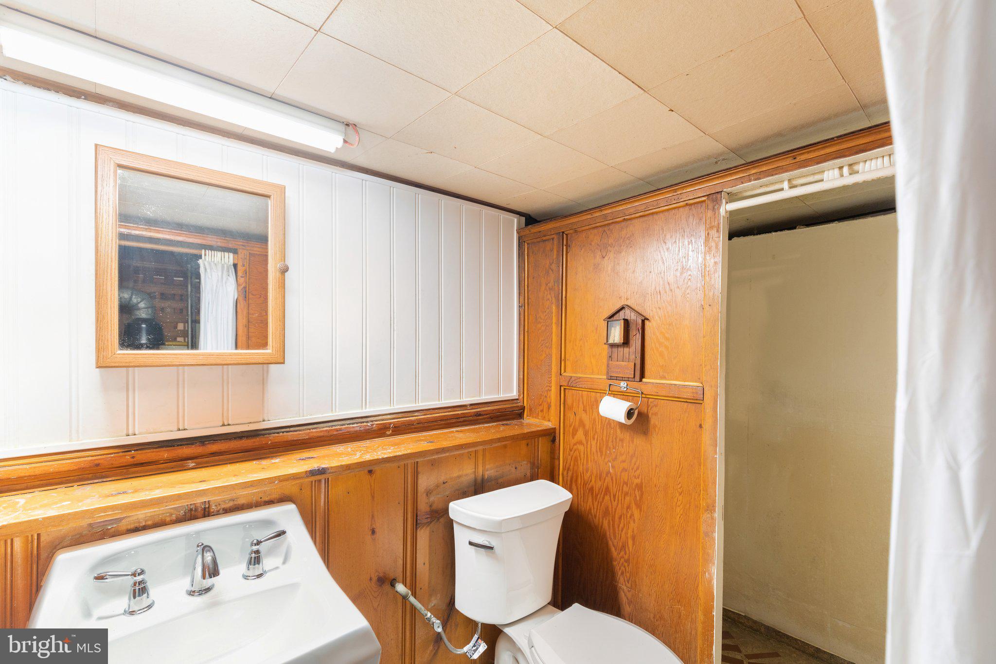 COLONIAL HOUSING - Residential