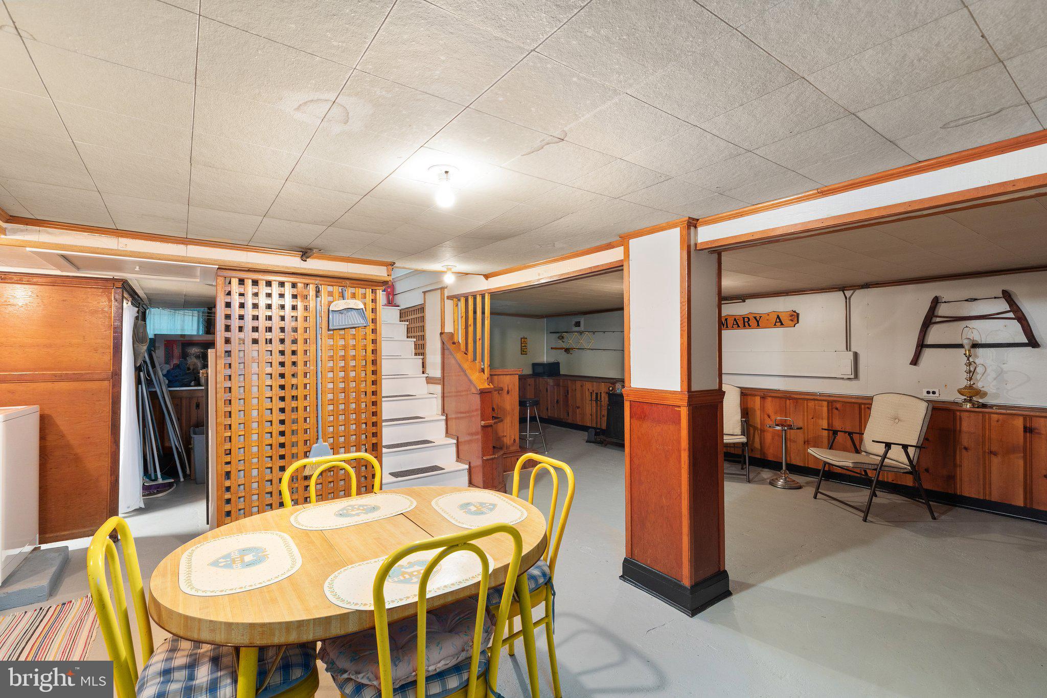 COLONIAL HOUSING - Residential