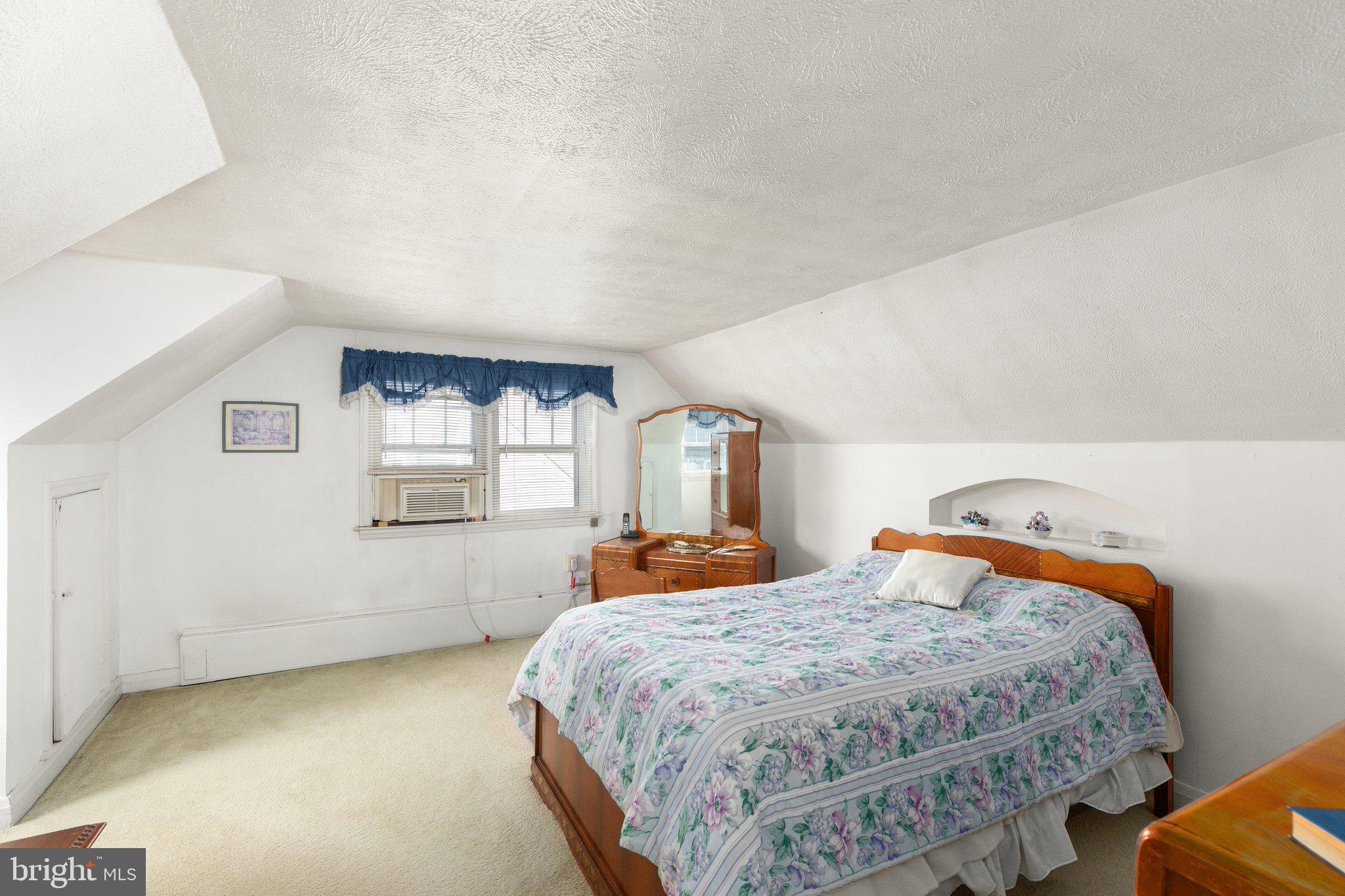 COLONIAL HOUSING - Residential