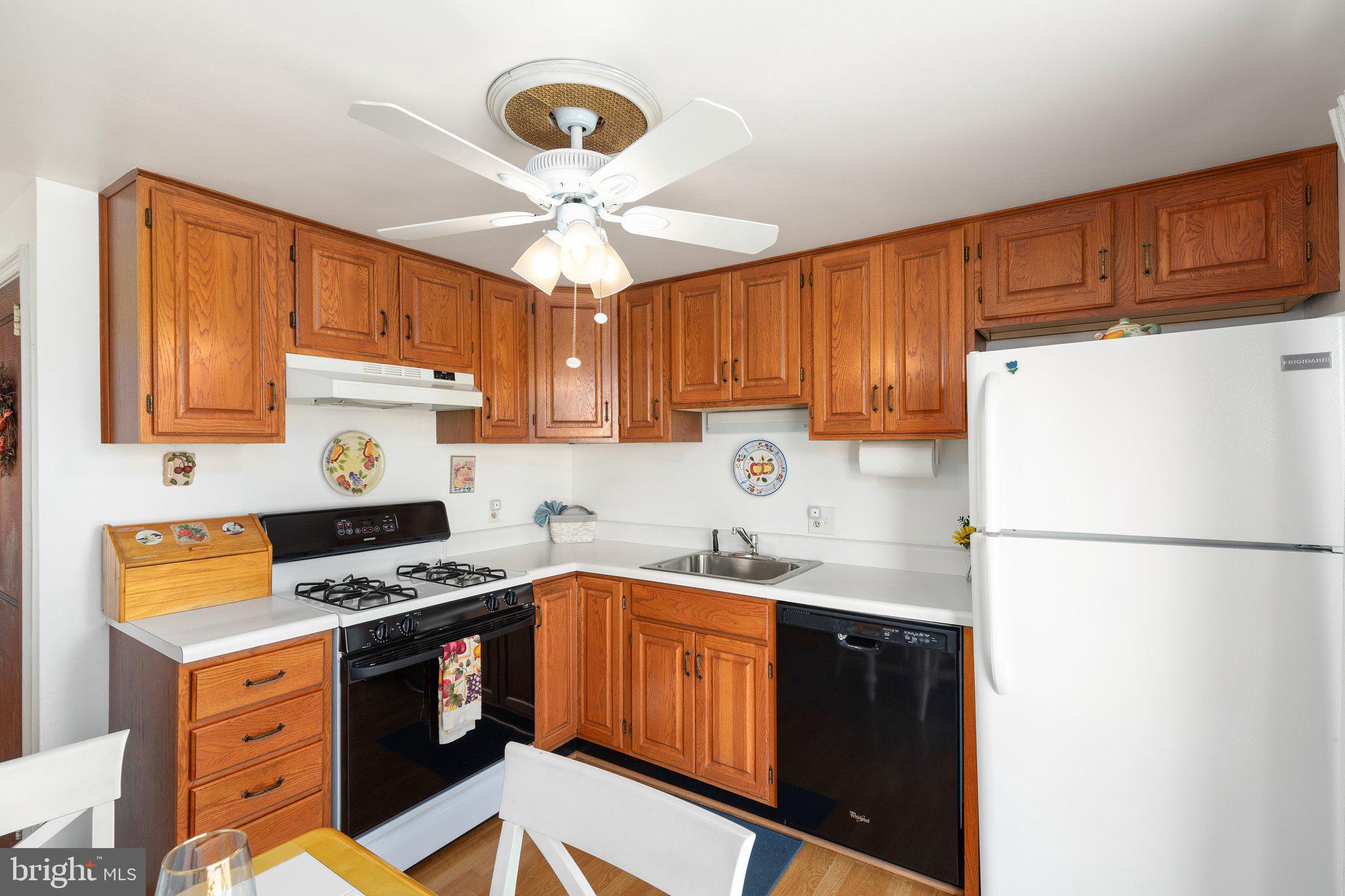 COLONIAL HOUSING - Residential