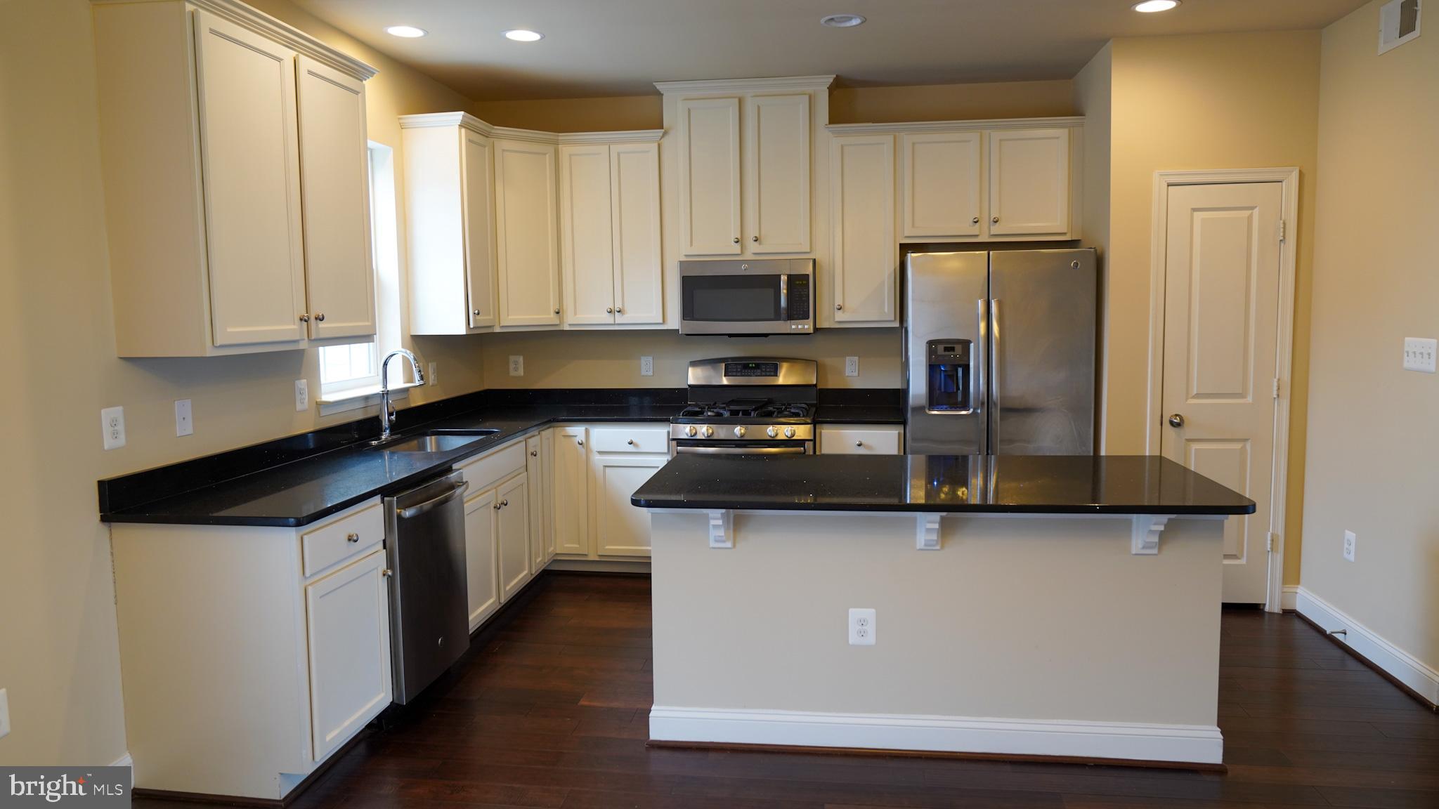 POINTE AT ARUNDEL PRESERVES - Residential