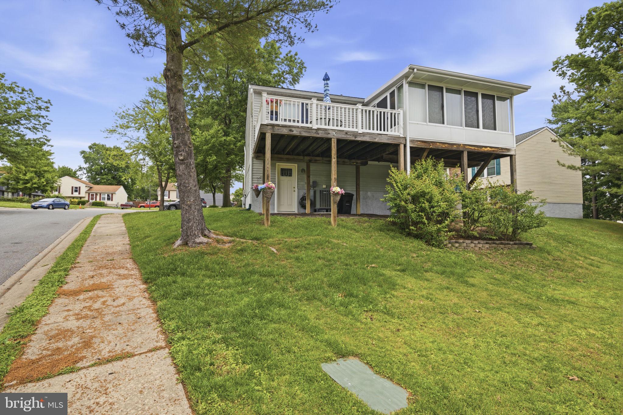 LAWRENCE HILL - Residential