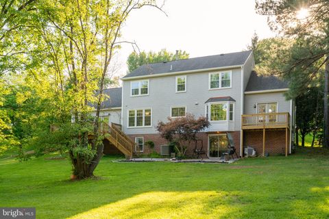 Photo of 9907 Rosewood Hill Circle, VIENNA, VA 22182 (MLS # VAFX2306780)