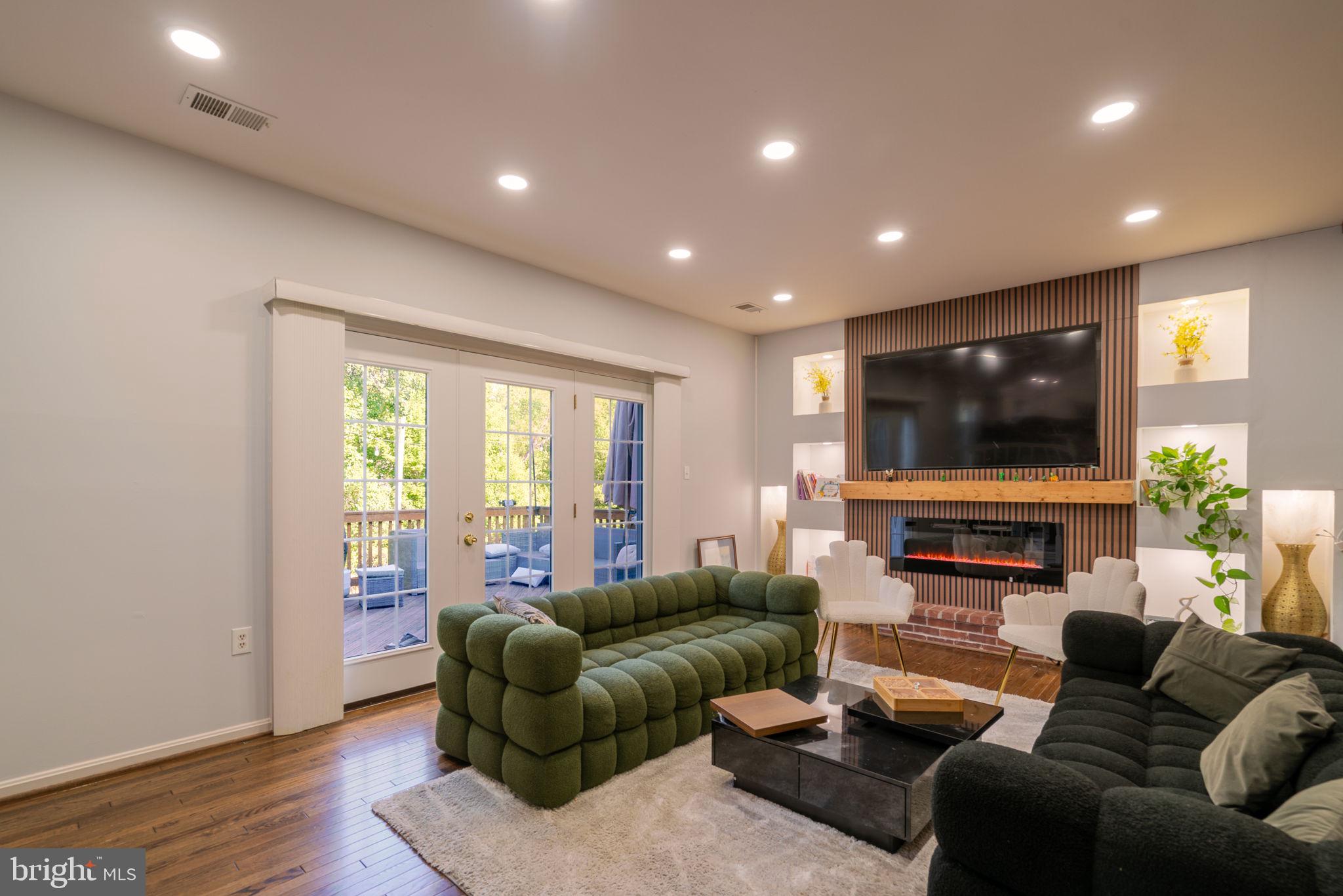 9907 ROSEWOOD HILL CIRCLE