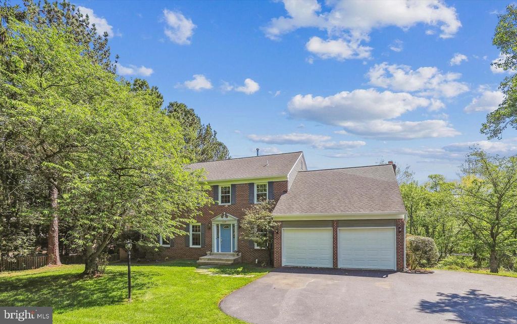 Photo of 9907 Rosewood Hill Circle, VIENNA, VA 22182 (MLS # VAFX2306780)