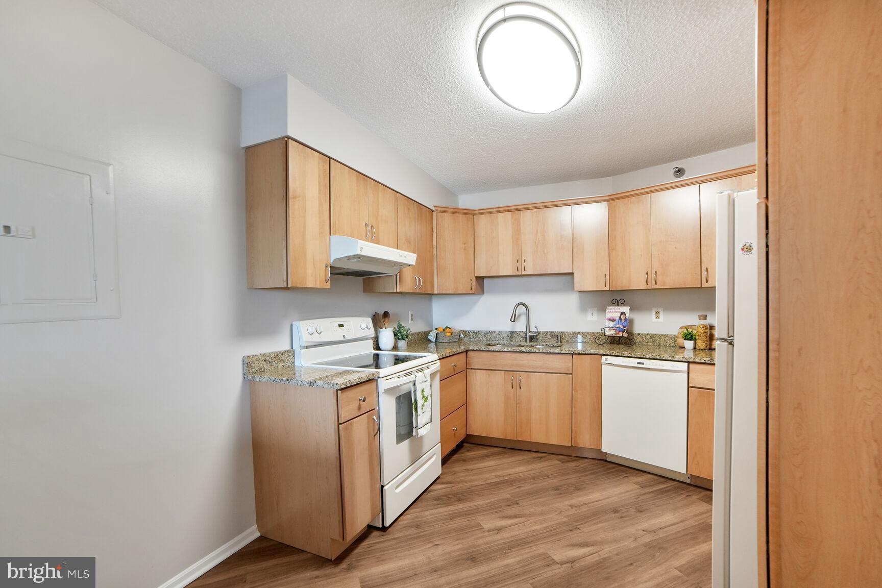 LEISURE WORLD - Residential