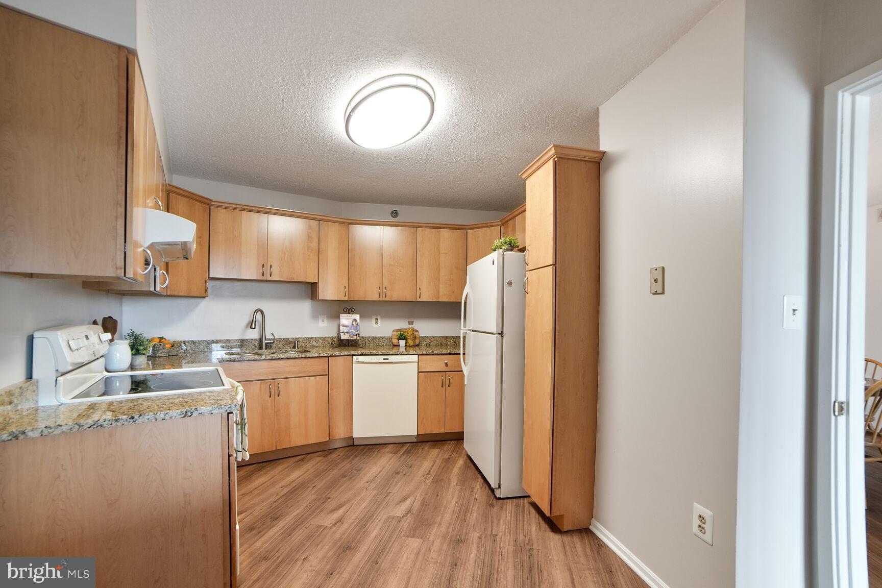 LEISURE WORLD - Residential