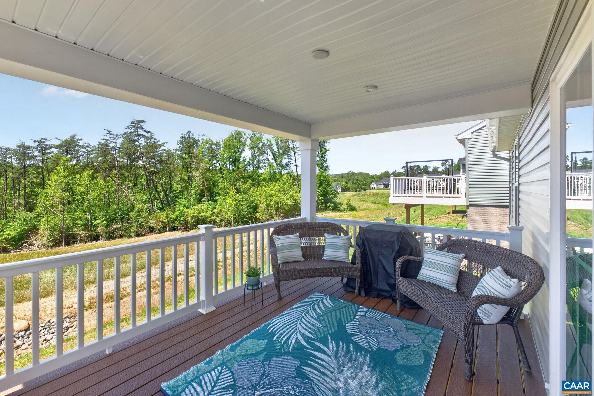 104 GUNNISON DR