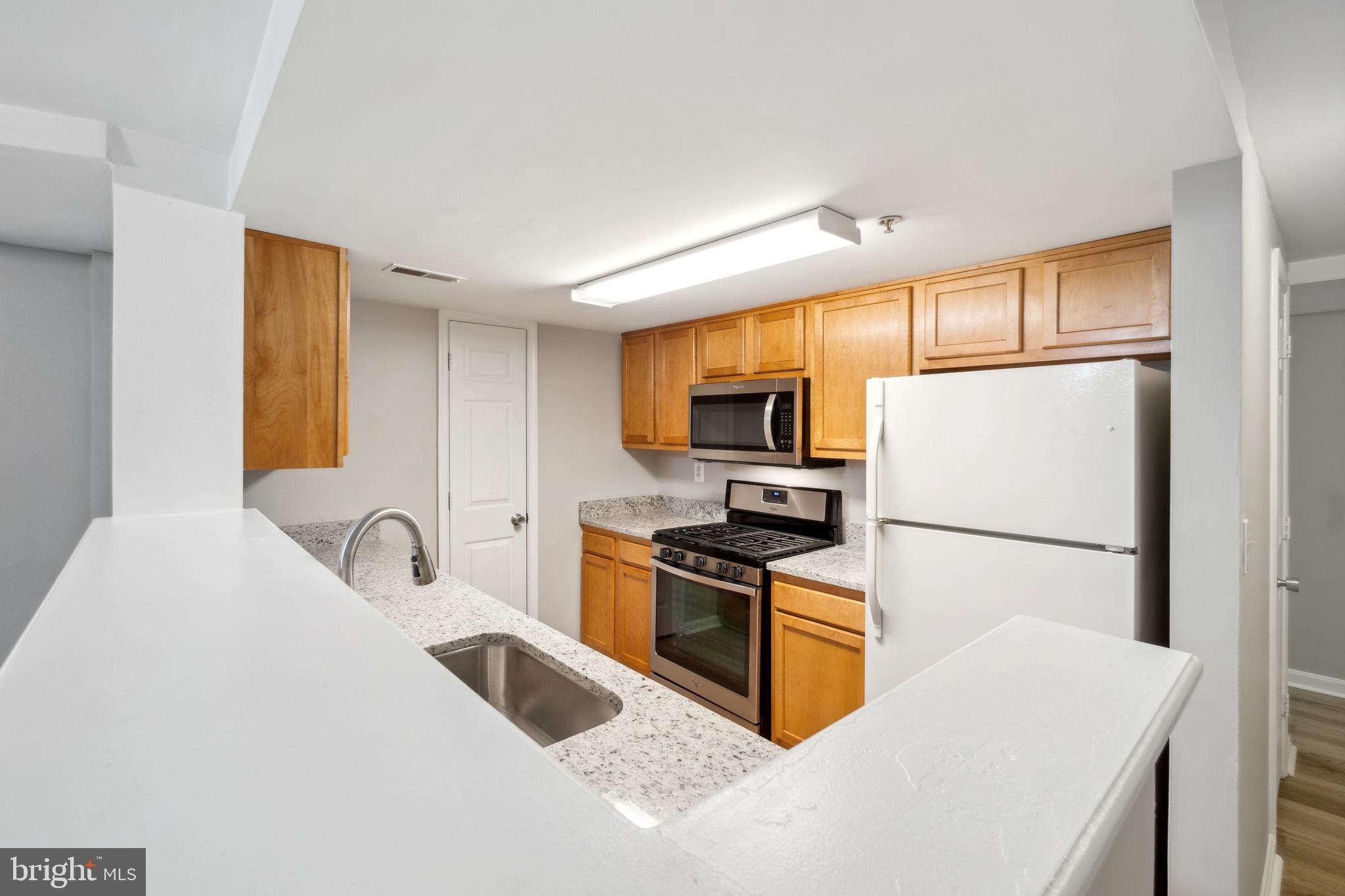 1230 HOLBROOK TERRACE NE G02