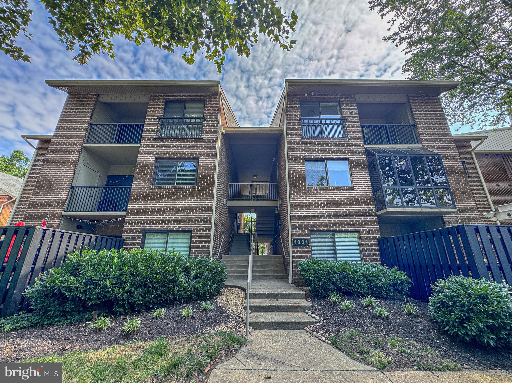 Welcome home to Gemini Drive! Located in the sought after community of North Green and close to everything DTA, this 1 bedroom 1 bath condo offers an open layout and is just steps away from the community pool for Summer fun, and extra privacy off season.
Inside you'll find a kitchen with ceramic tile floors, stainless steel appliances, and granite countertops that opens to a sunny breakfast nook with a built-in storage bench, that is just perfect for morning coffee or tea. Continuing through you'll find a dining room with hardwood floors, custom moulding and chair rail, a living room with a large storage closet, hardwood floors, and sliding door entry to the back patio. A generously sized primary suite with dual closets and a full bath completes the unit. The minimum credit score for all adult occupants/applicants is 650 - no exceptions. Pets will be considered on a case by case base with additional pet rent added at a minimum of $50 per month. This is a non smoking unit and liability and renter's insurance are required prior to move in.