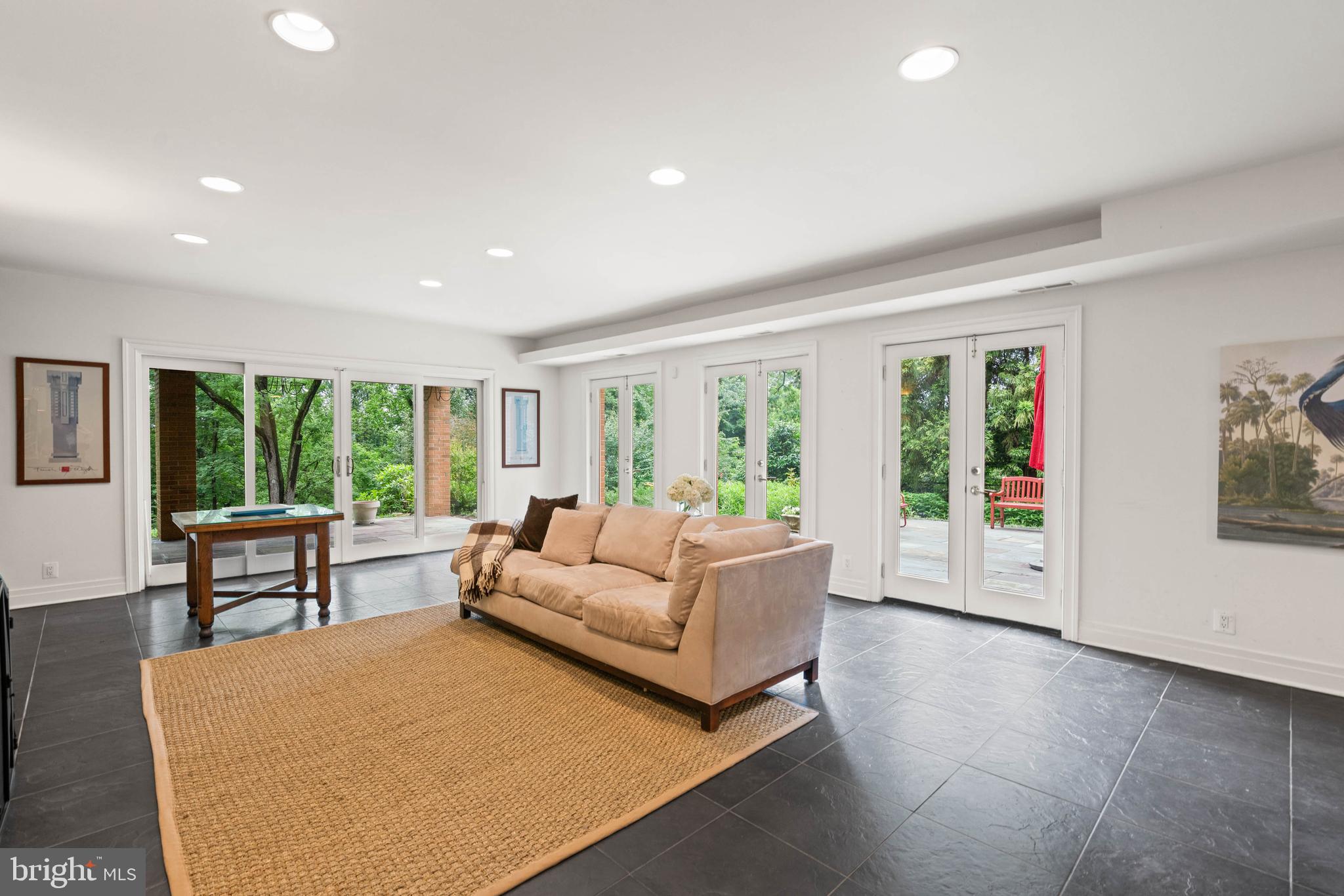 FOREST HILLS - Residential