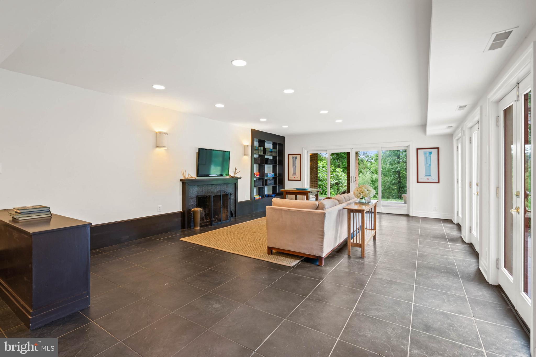 FOREST HILLS - Residential