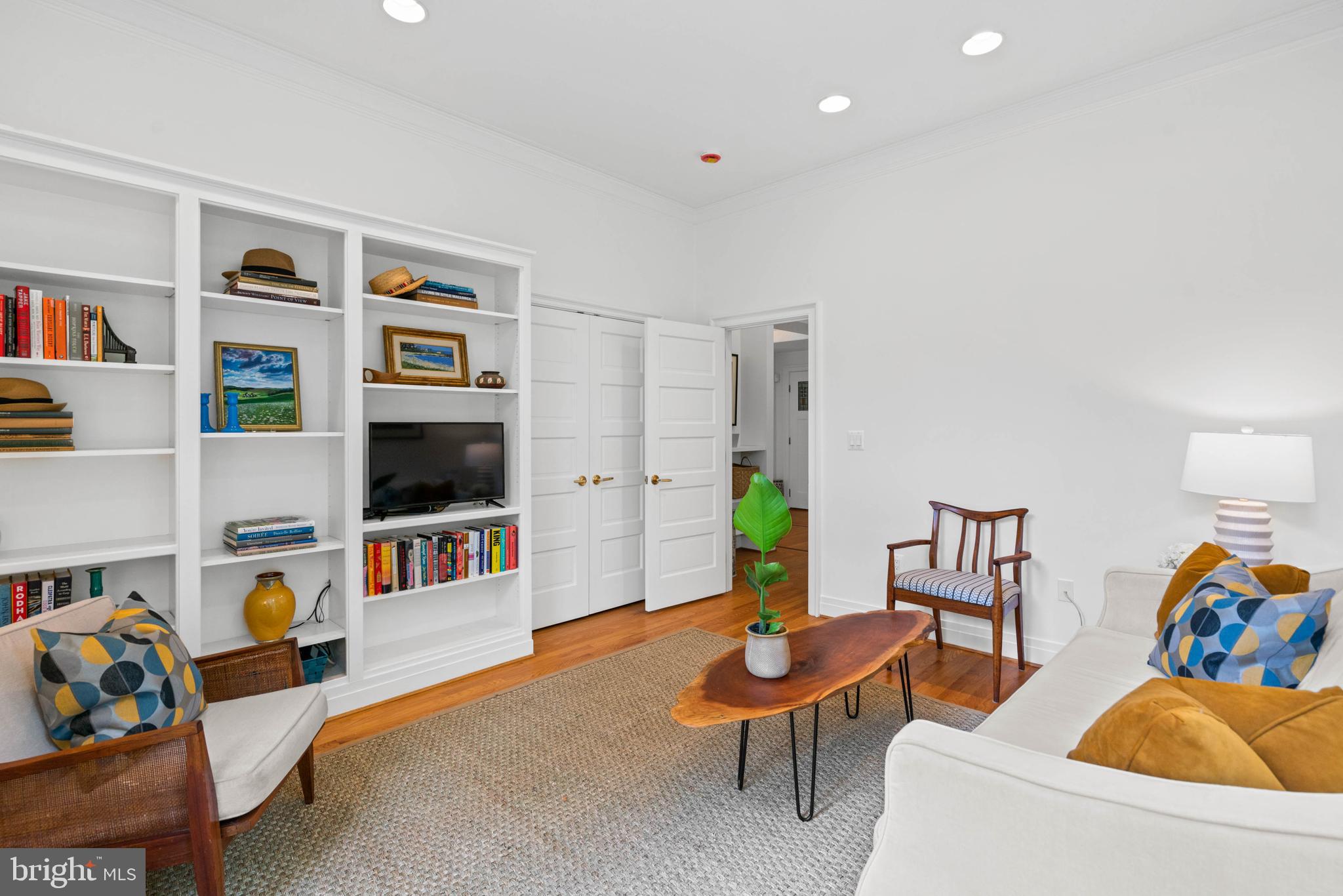 FOREST HILLS - Residential