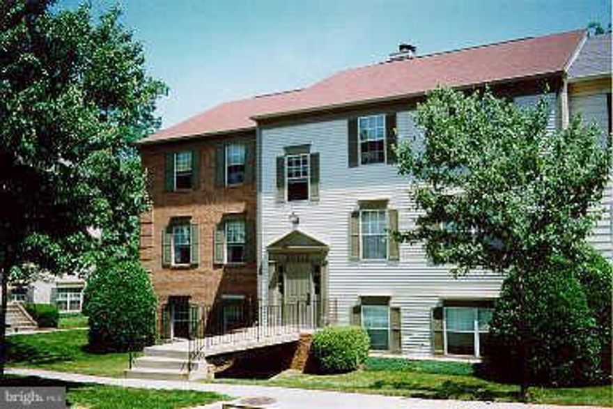 2BR 1BA Condo in Lakeview. Close to playground/park area, Lake Churchill, Blackhill Regional Park, & Little Seneca Lake. Close to all amenities, Shopping, Parks, Main Roads, & Public Transportation. Washer and dryer in unit. Pets accepted