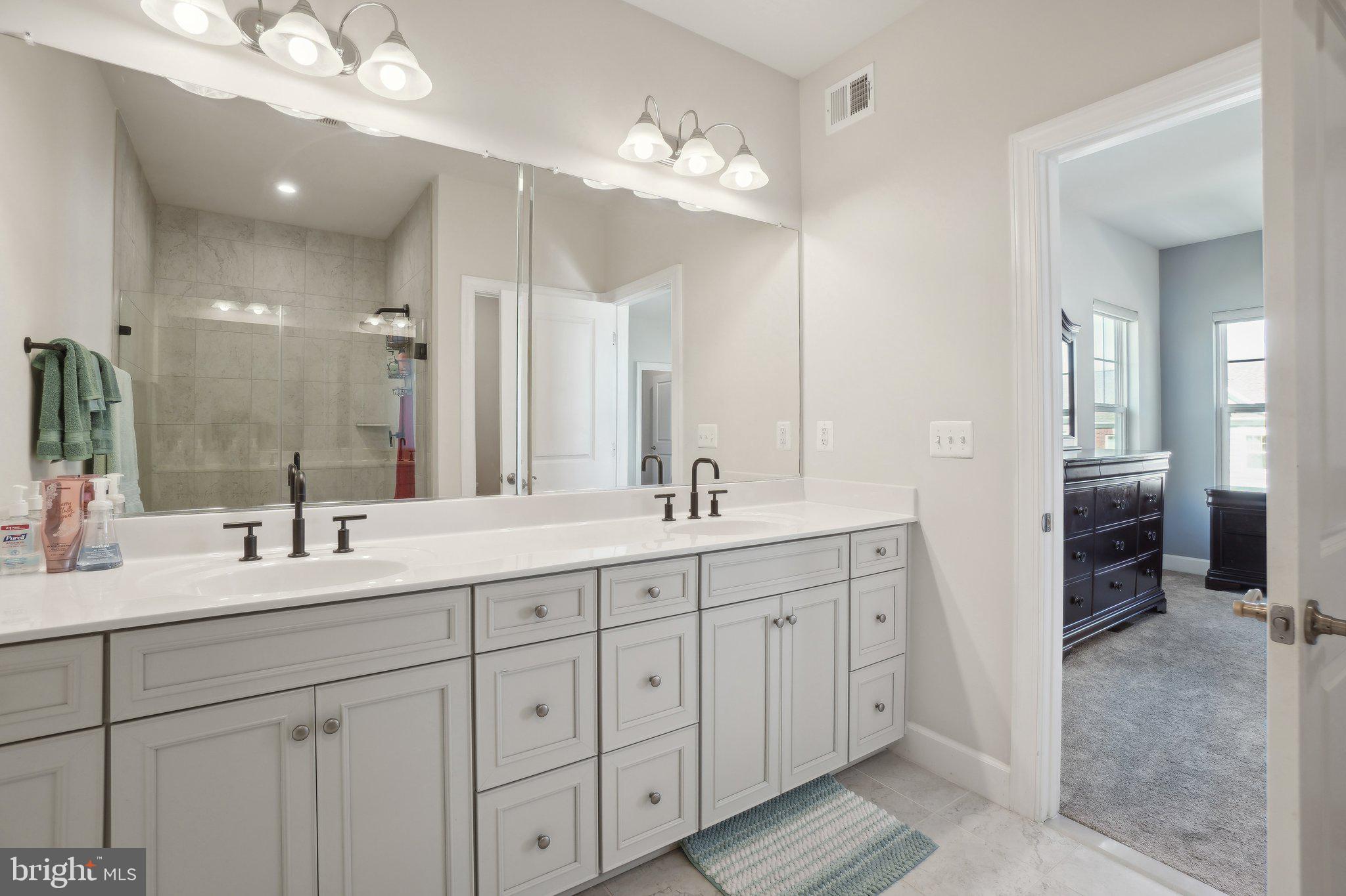 BRADLEY SQUARE - Residential