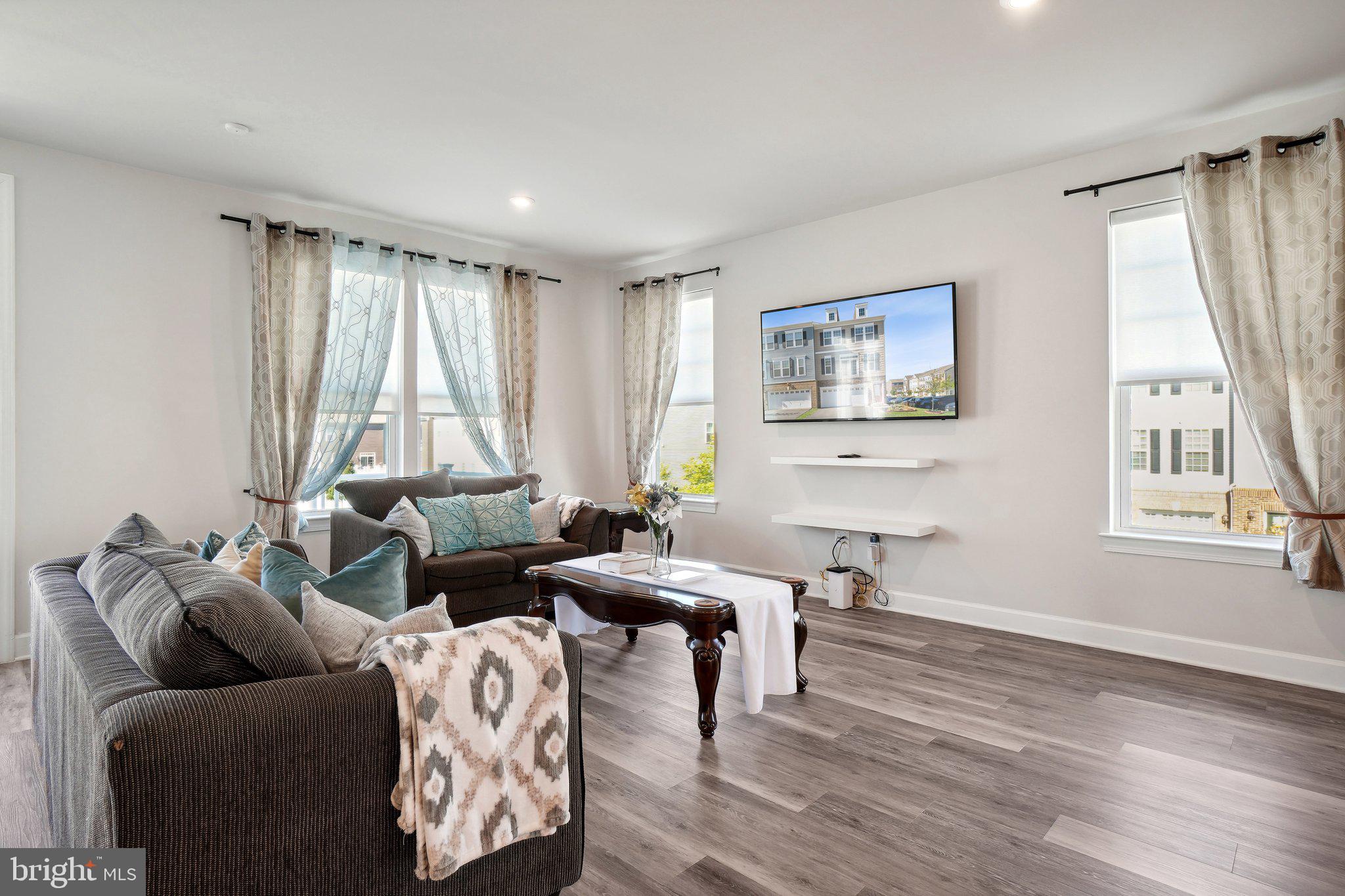 BRADLEY SQUARE - Residential