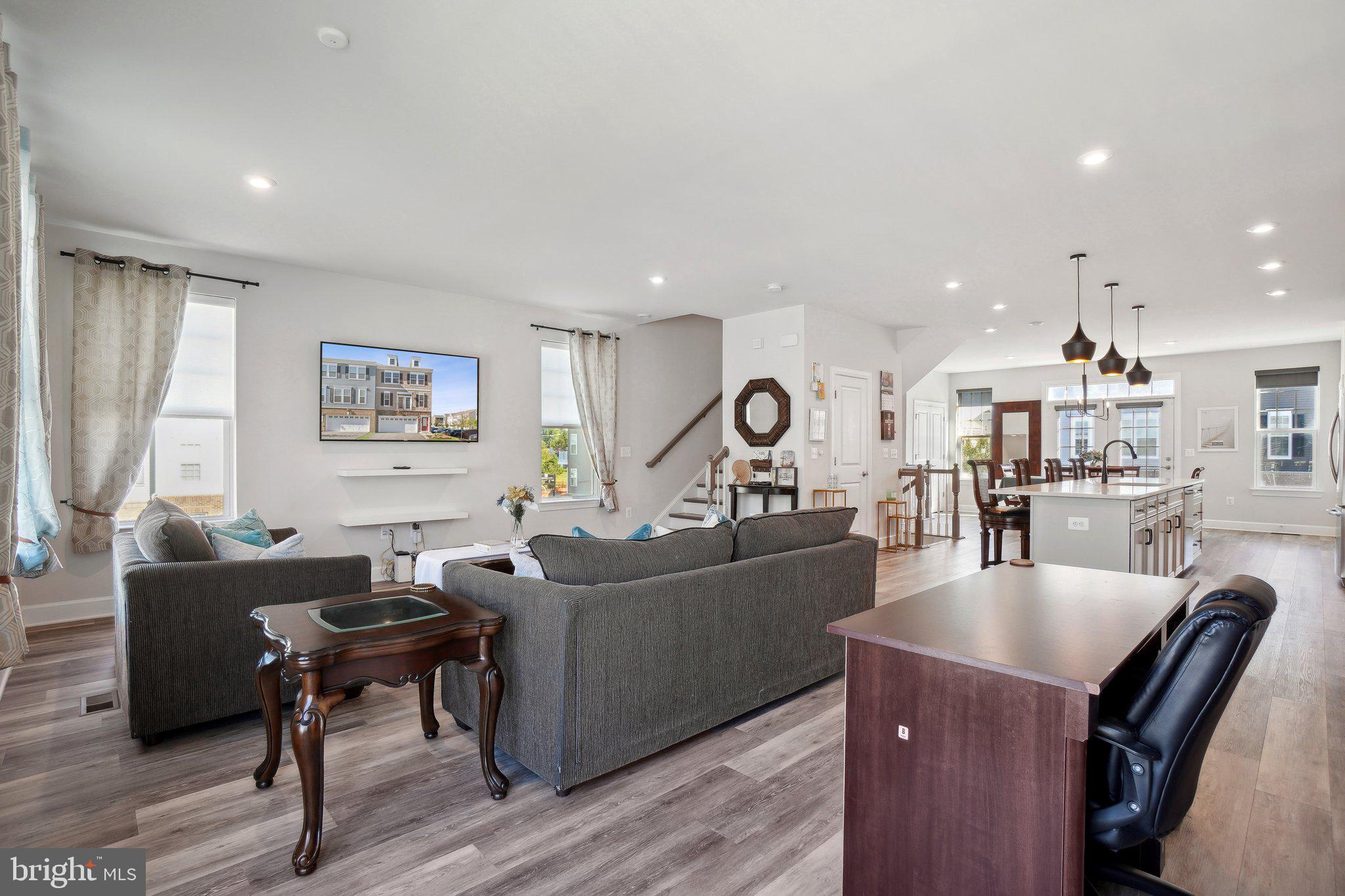 BRADLEY SQUARE - Residential