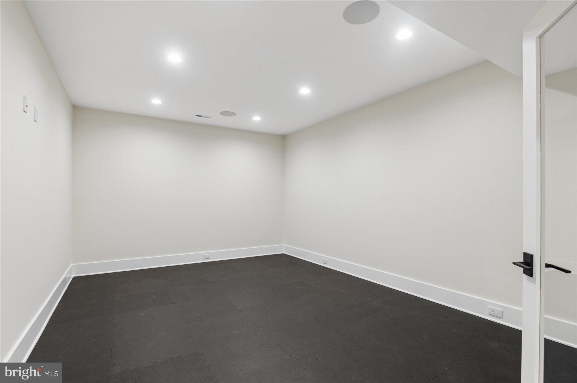 CHESTERBROOK GARDENS - Residential