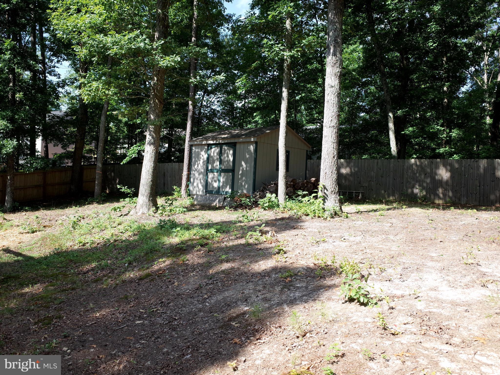 LAKE LAND - Residential