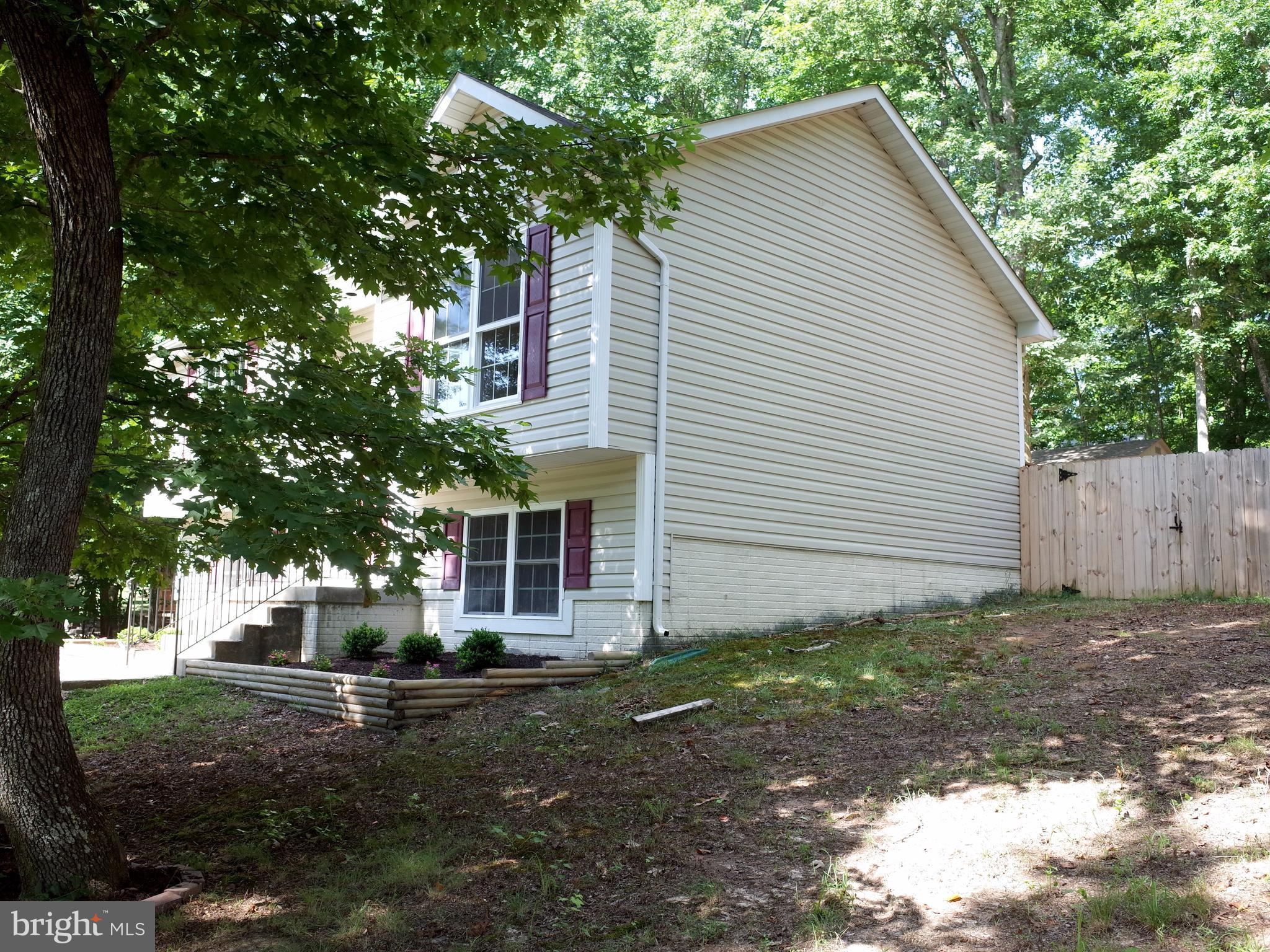 LAKE LAND - Residential