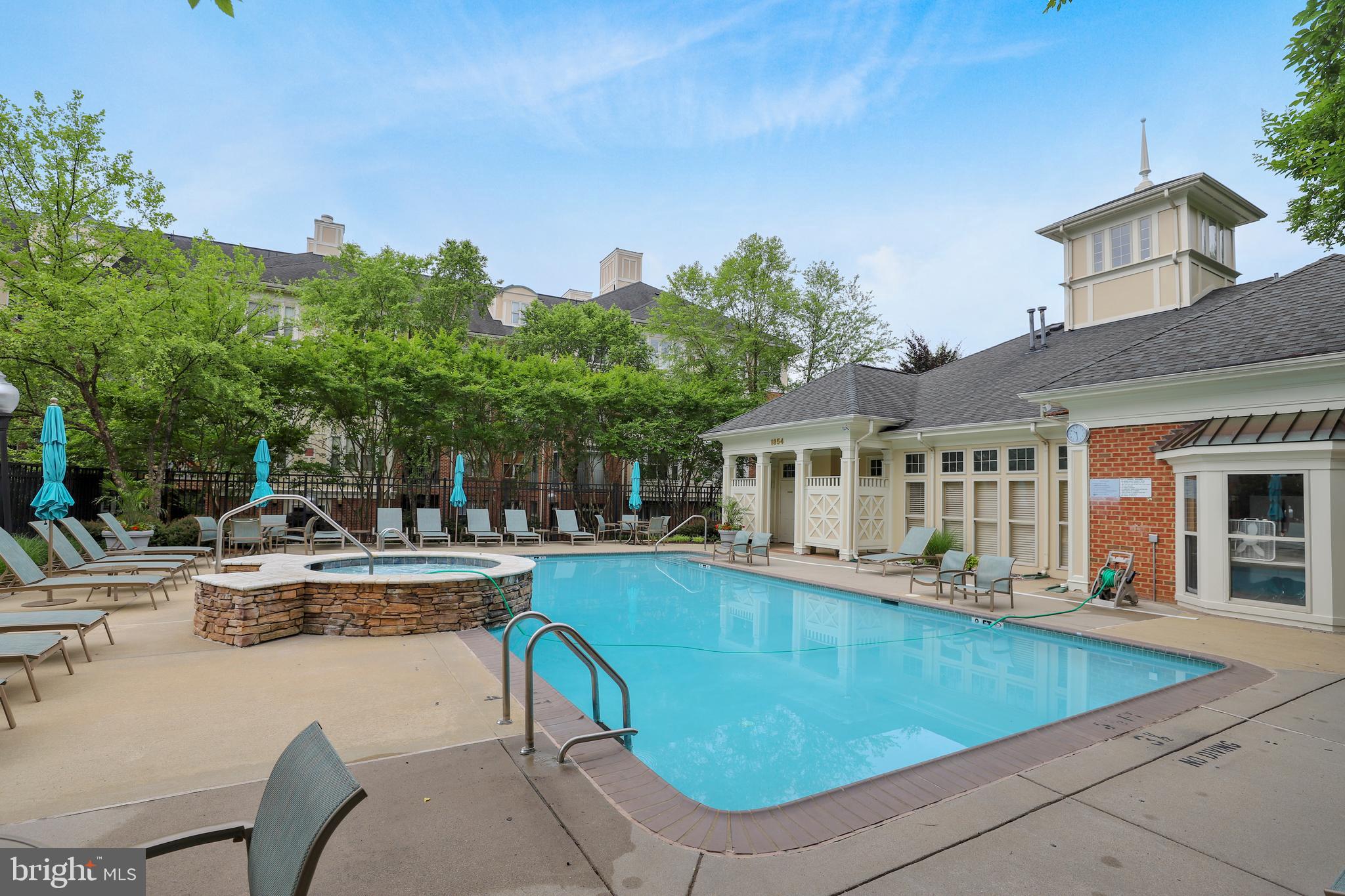 STRATFORD - Residential