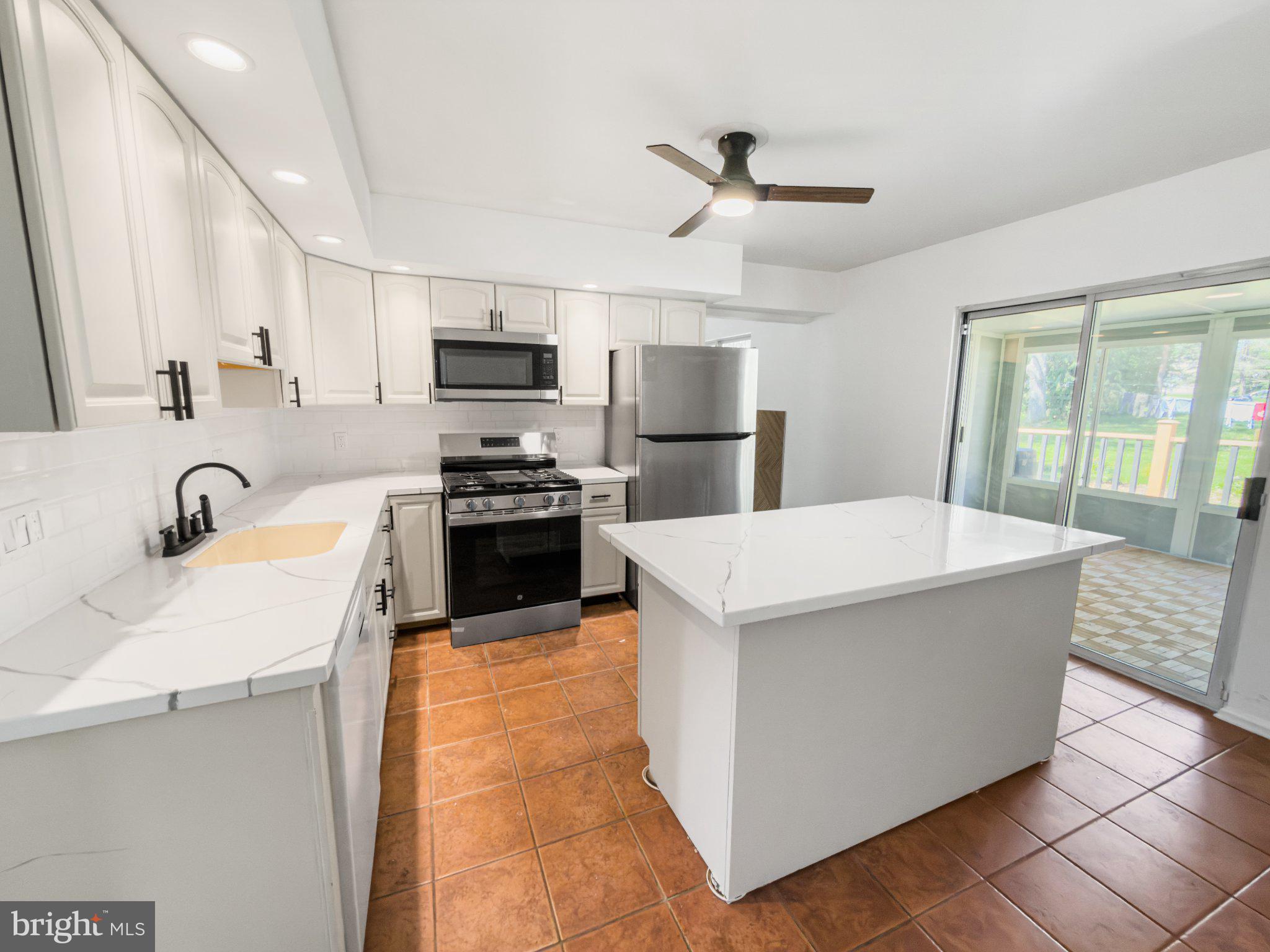 YORKTOWN - Residential