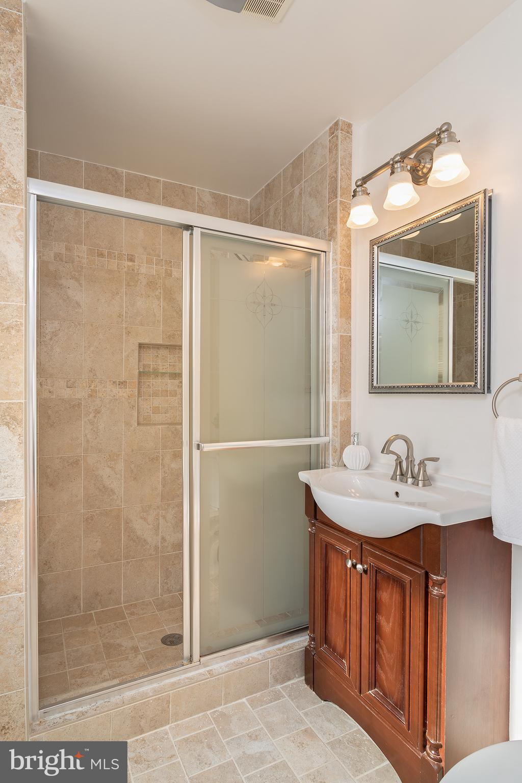 LEIGH WOODS - Residential