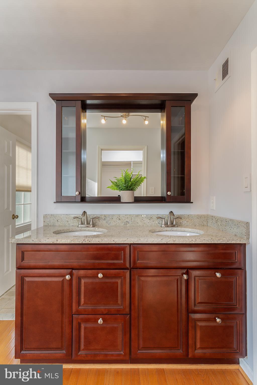 LEIGH WOODS - Residential