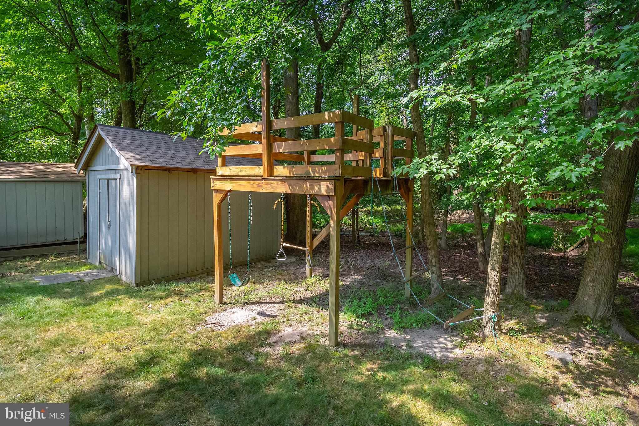 LEIGH WOODS - Residential