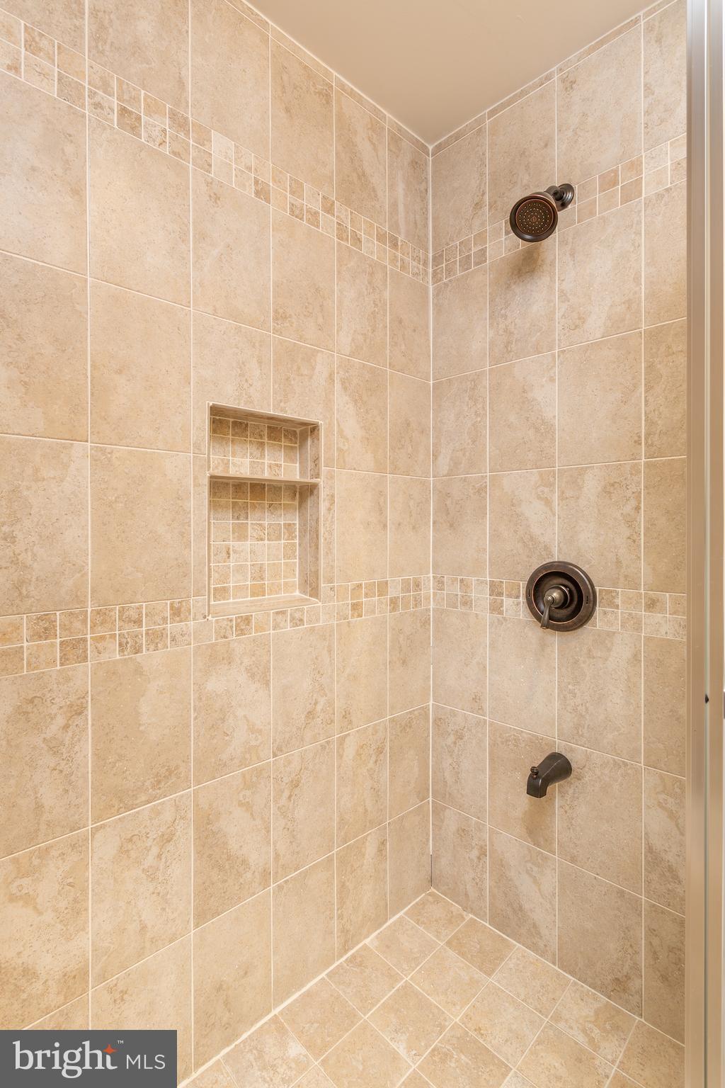 LEIGH WOODS - Residential