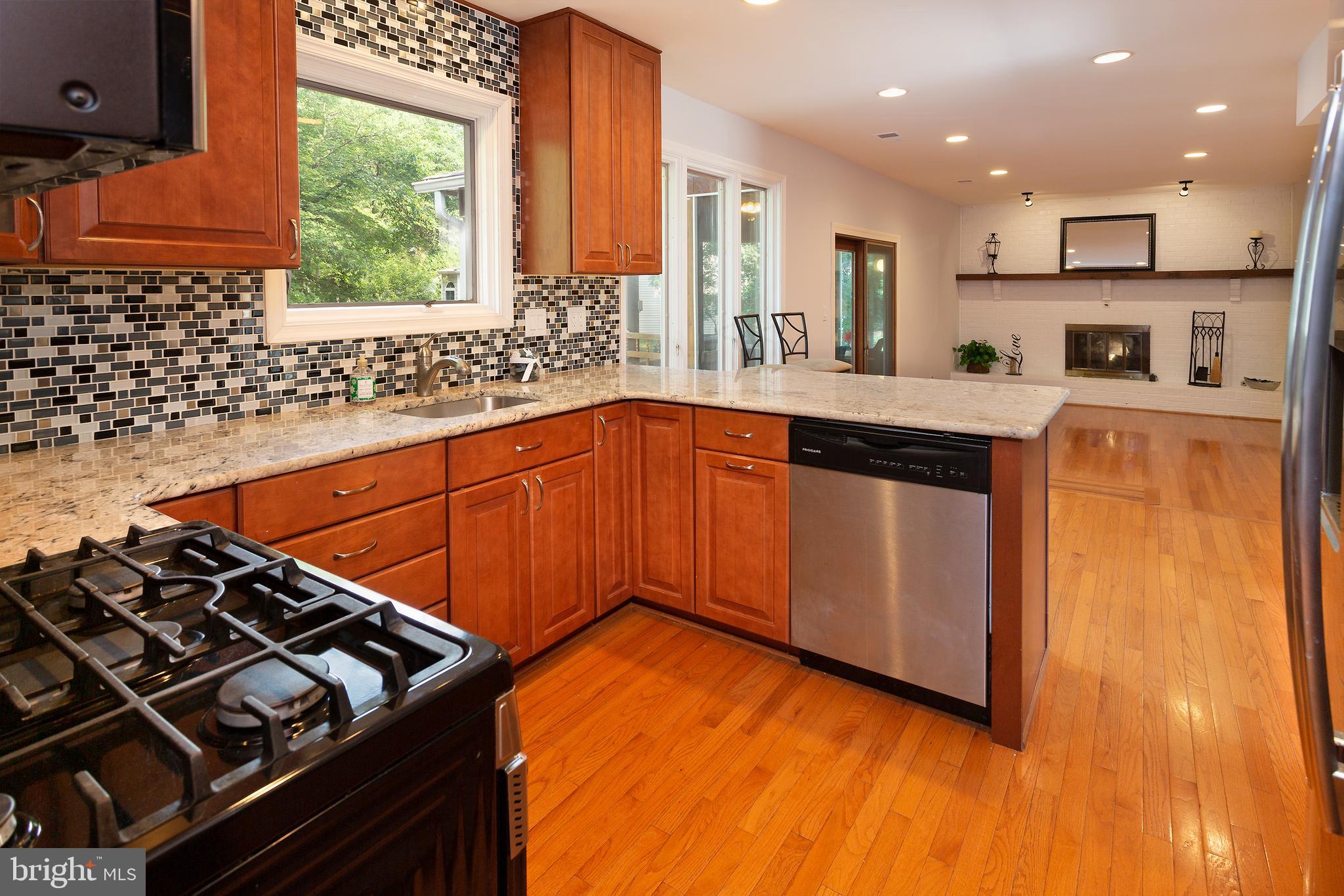 LEIGH WOODS - Residential