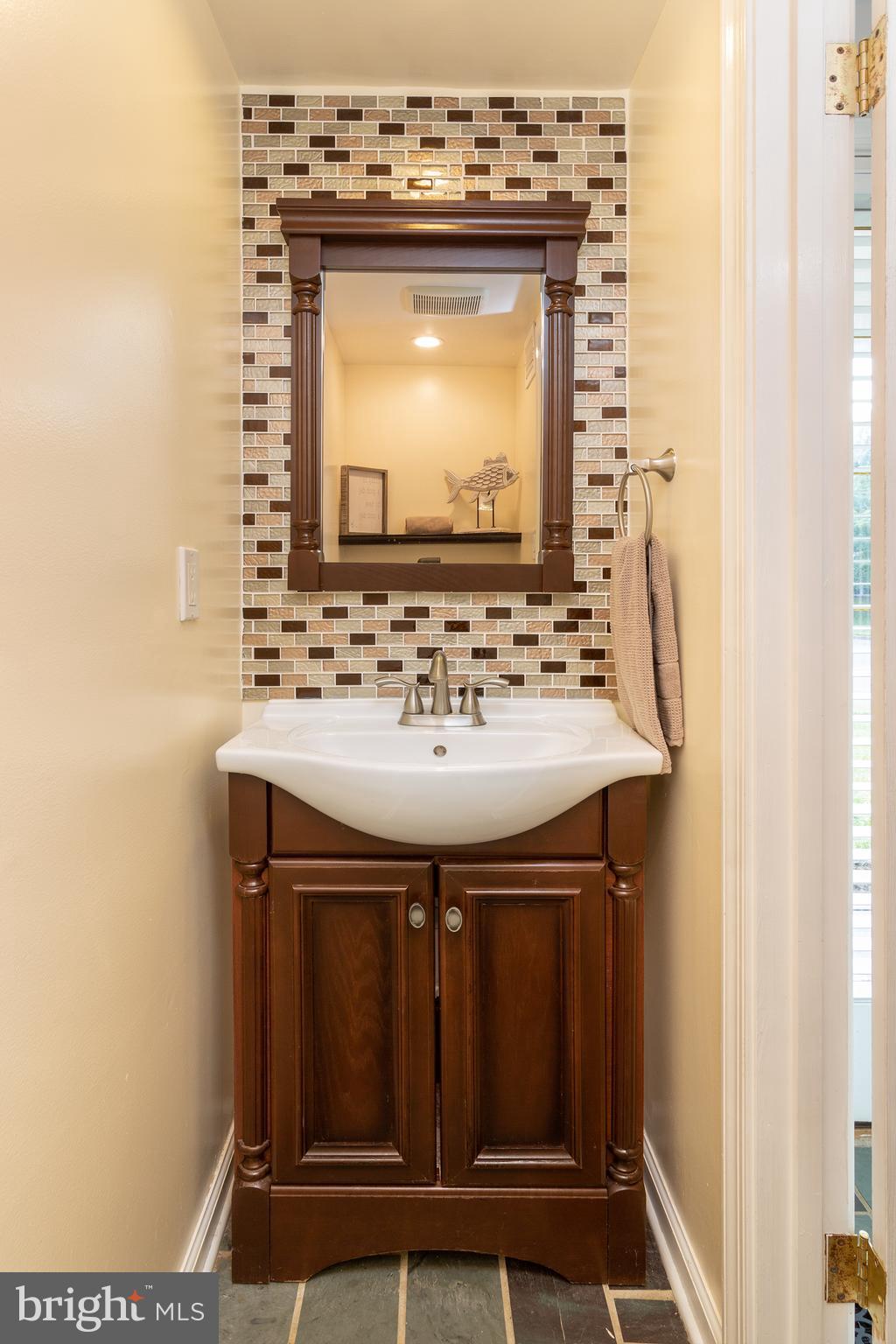 LEIGH WOODS - Residential