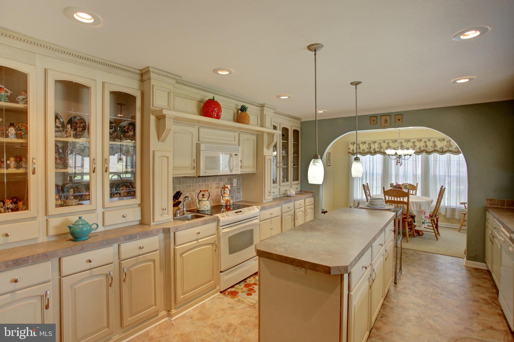 PINE MANOR - Residential