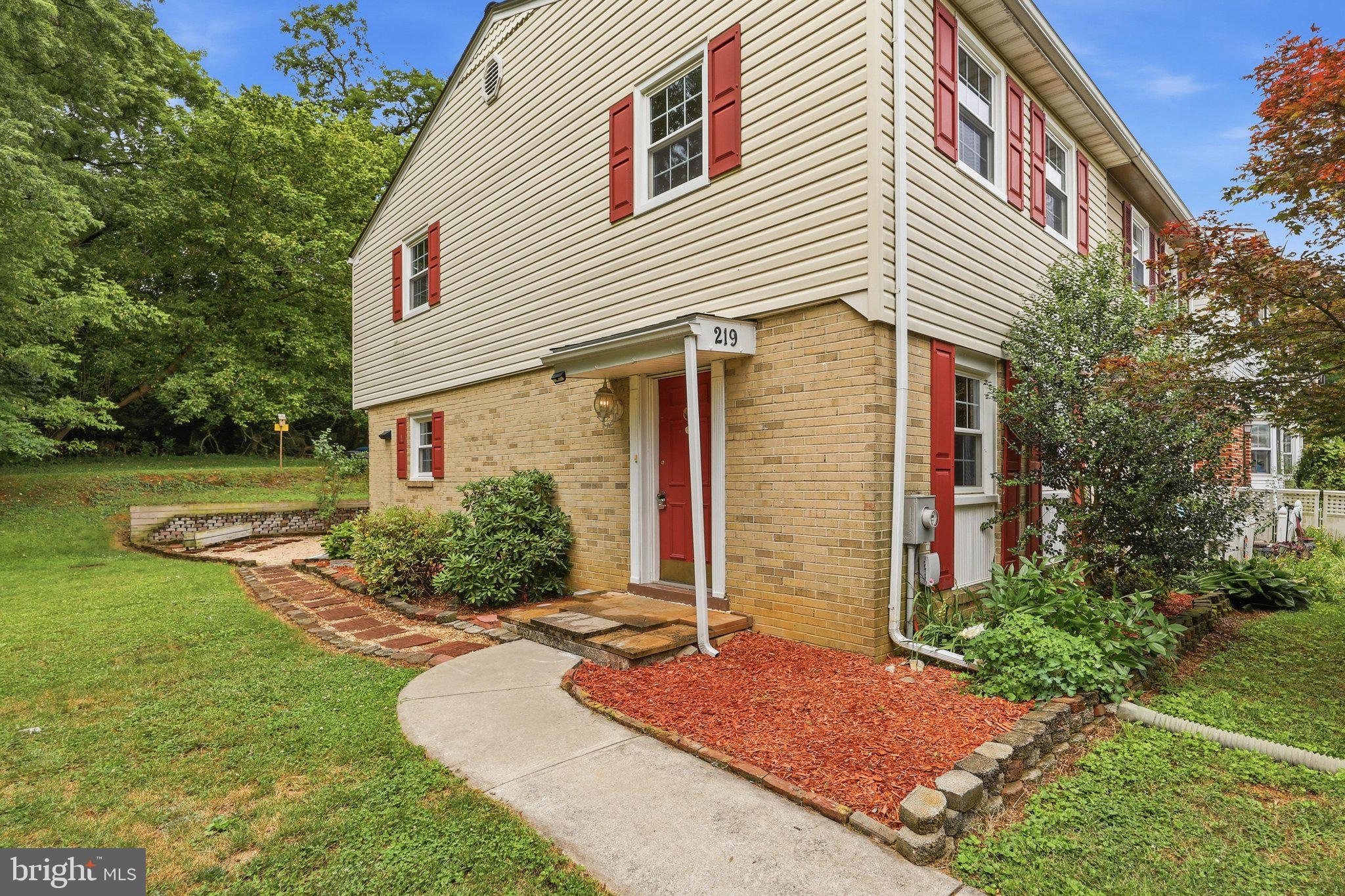 219 QUEEN ANNES COURT