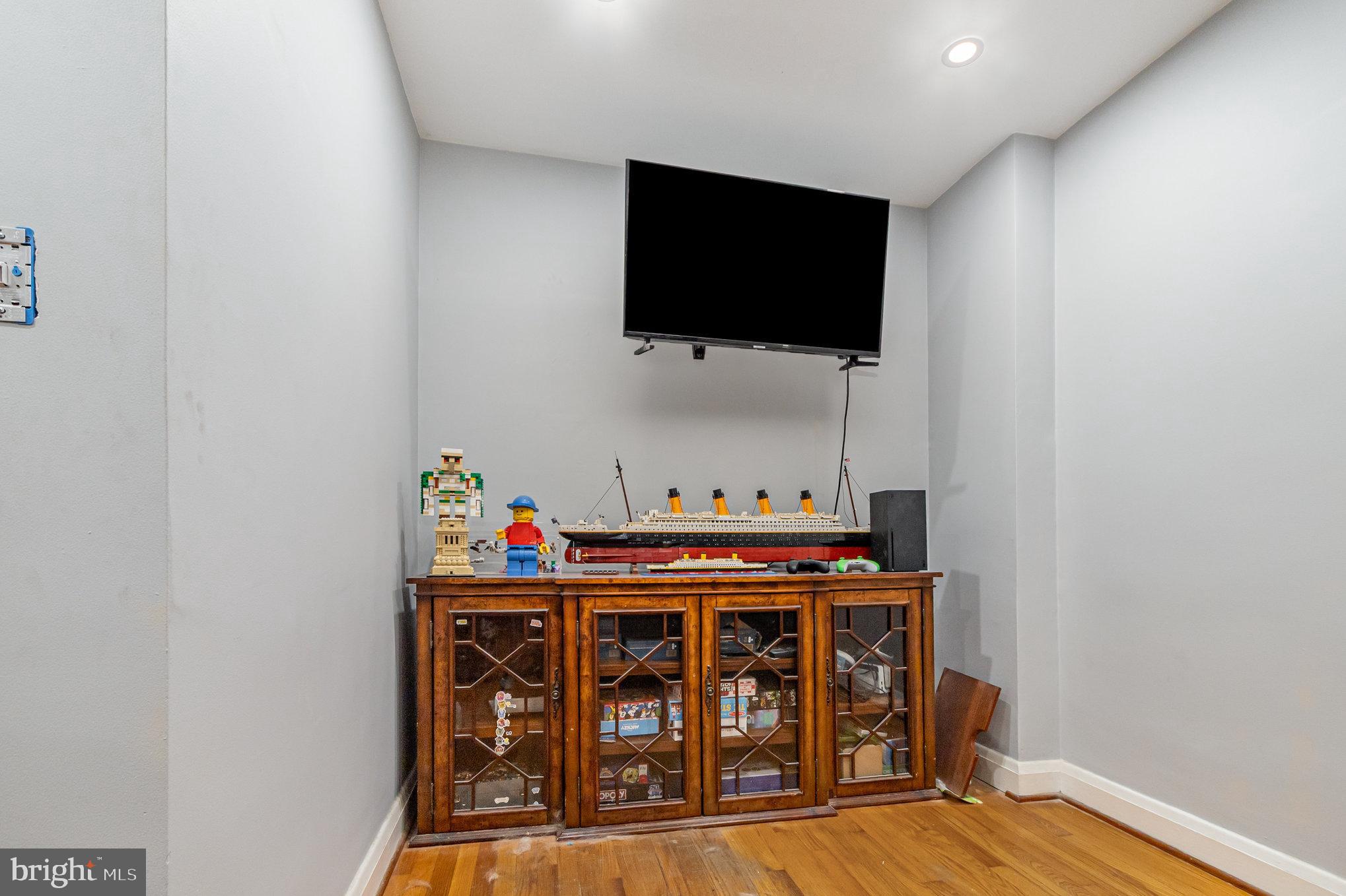 PERRY HALL - Residential