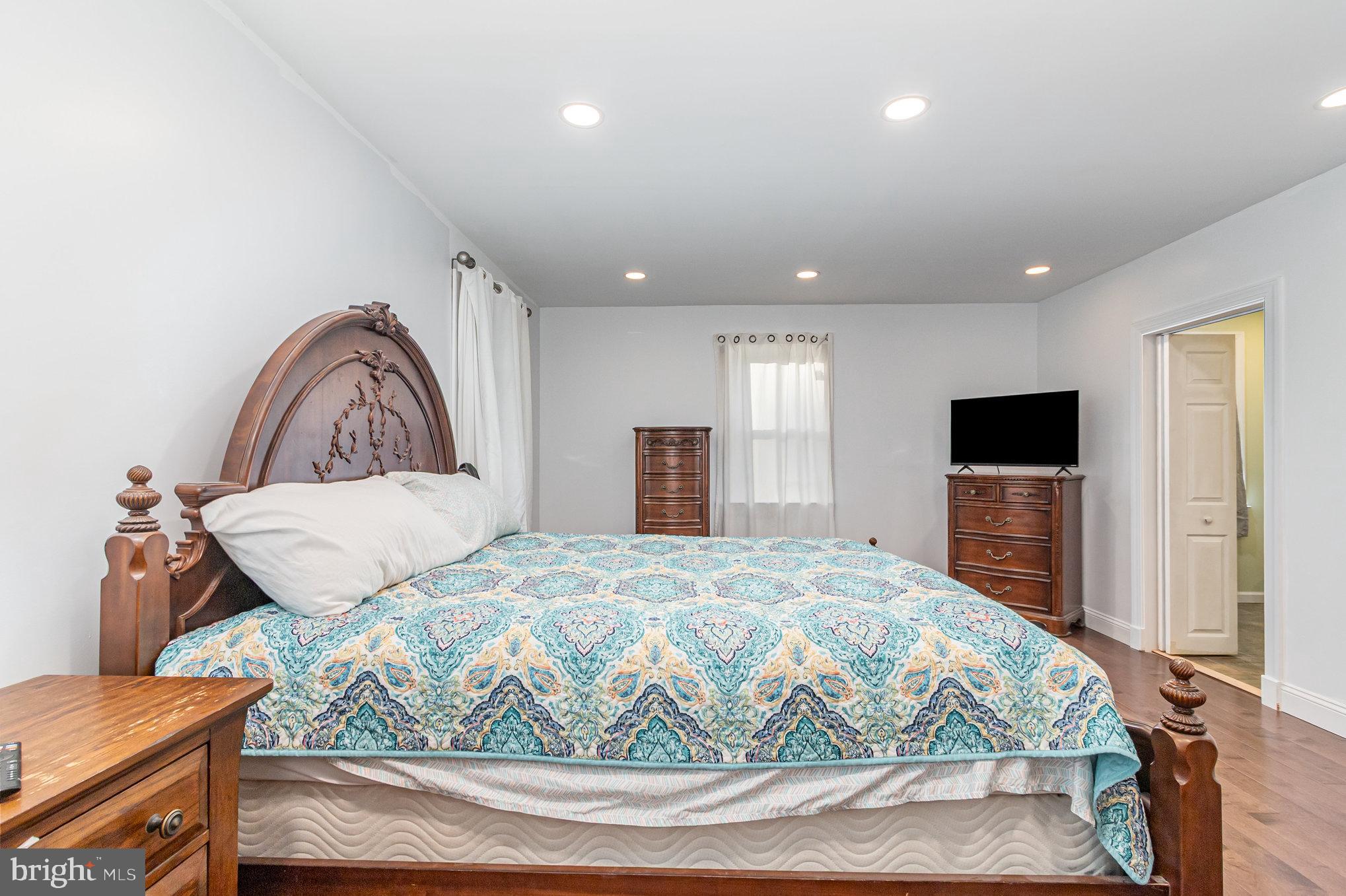 PERRY HALL - Residential