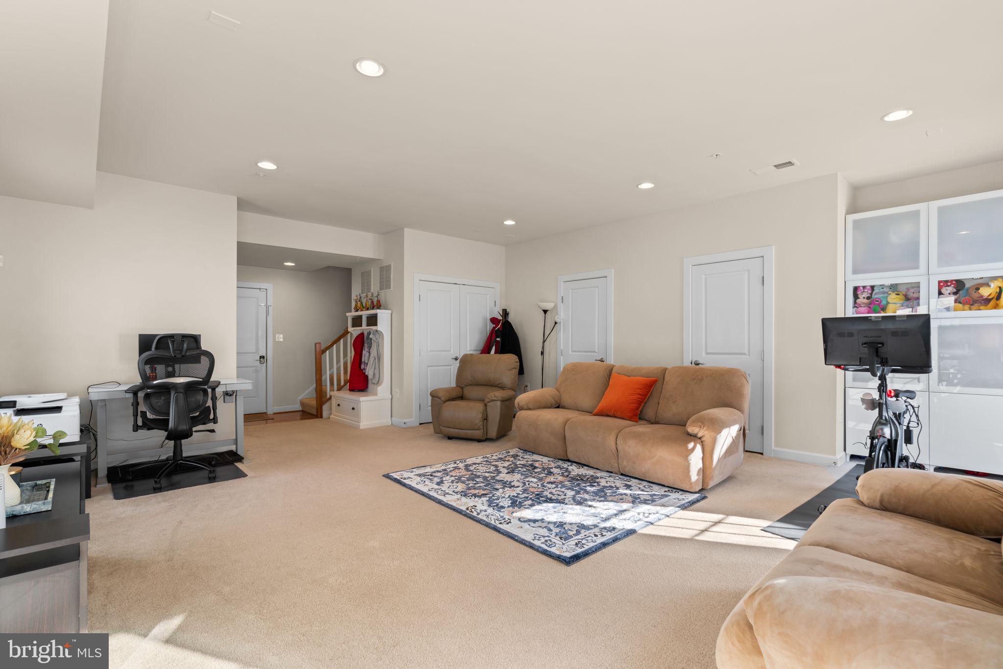 AUTUMN RIVER - Residential