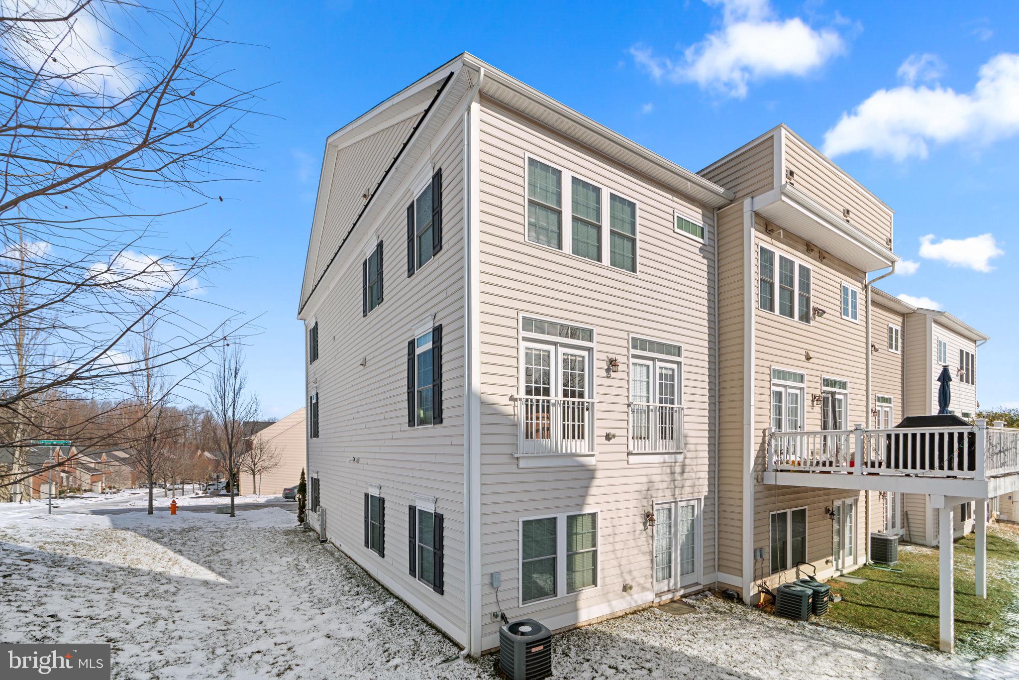 AUTUMN RIVER - Residential