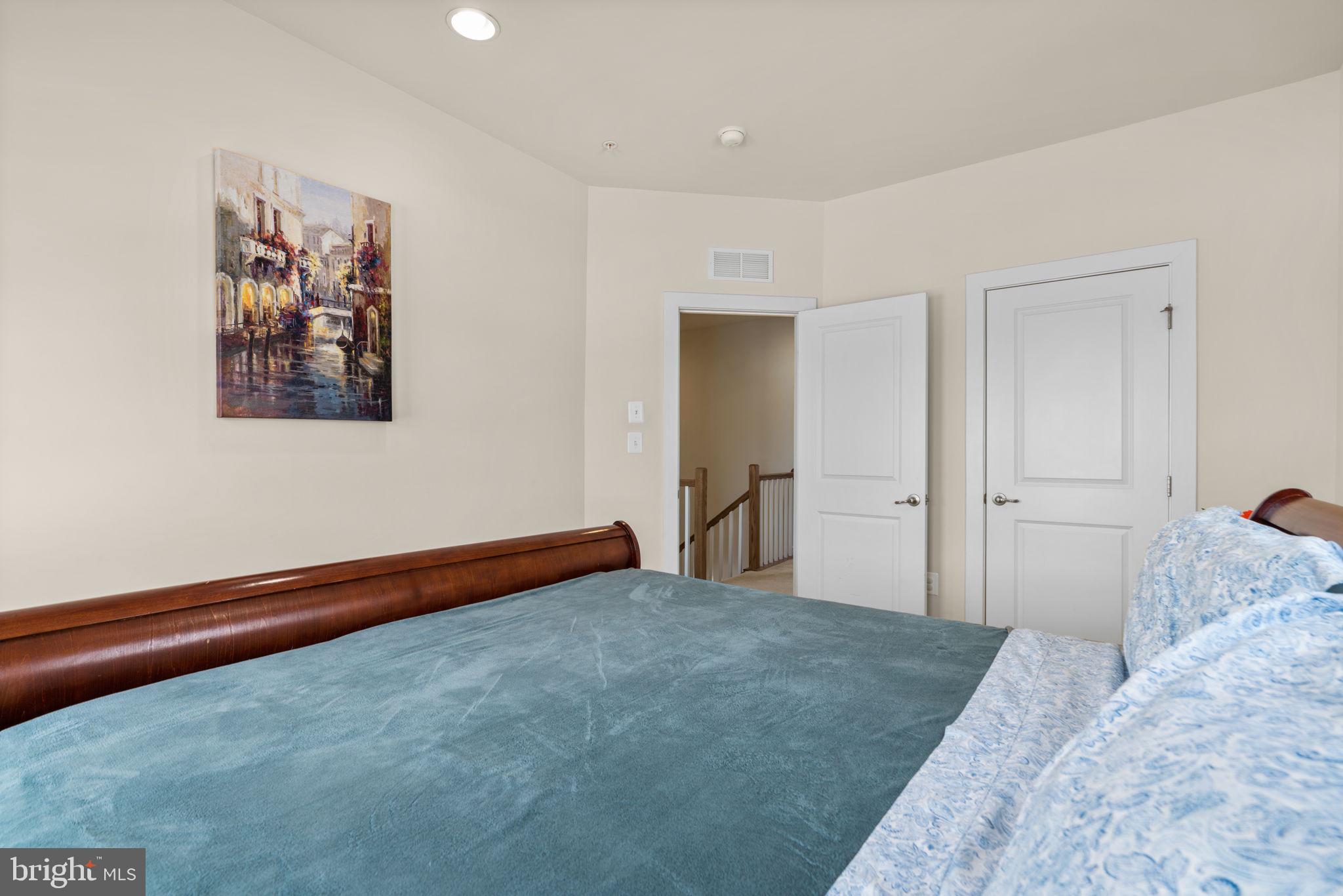 AUTUMN RIVER - Residential