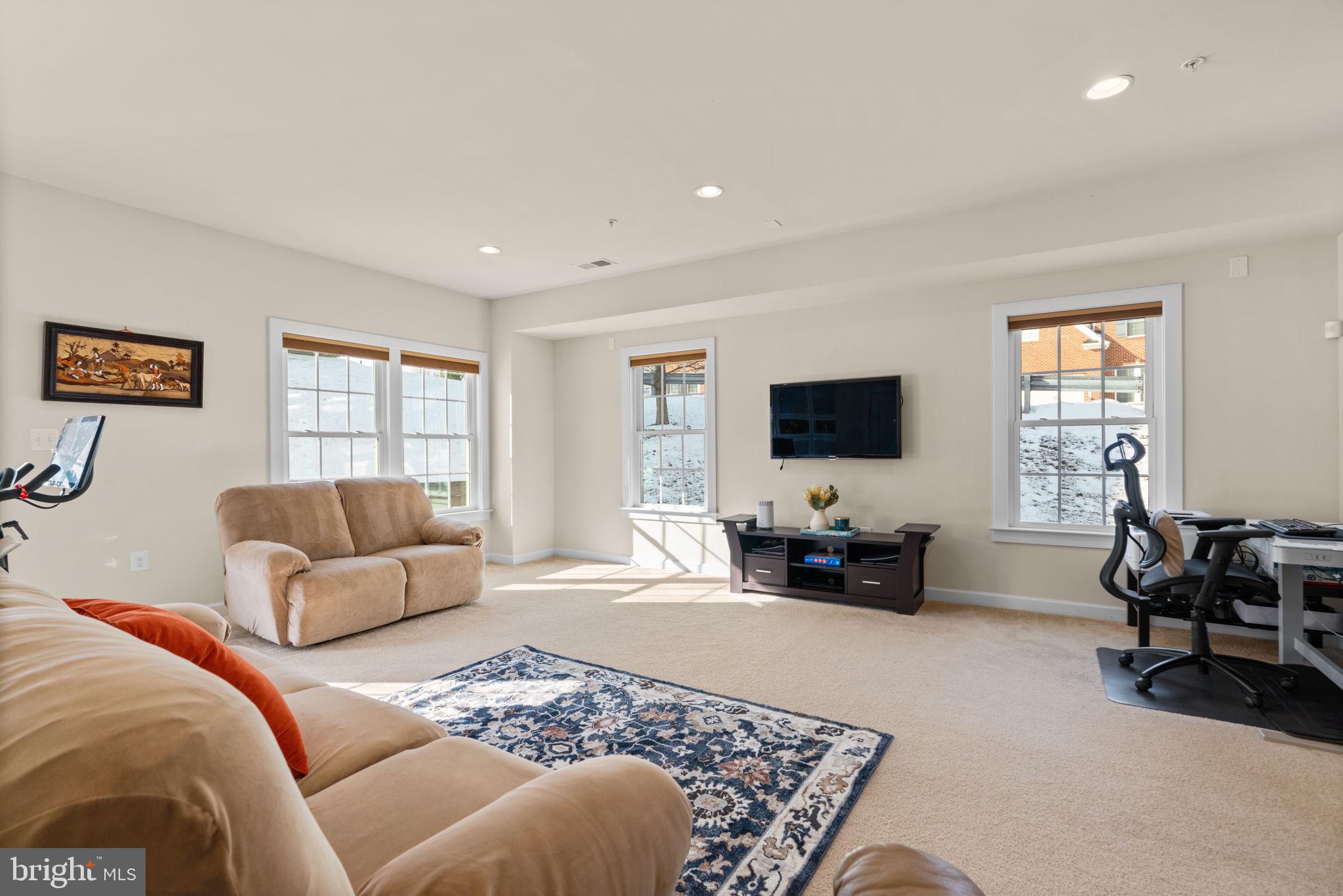 AUTUMN RIVER - Residential