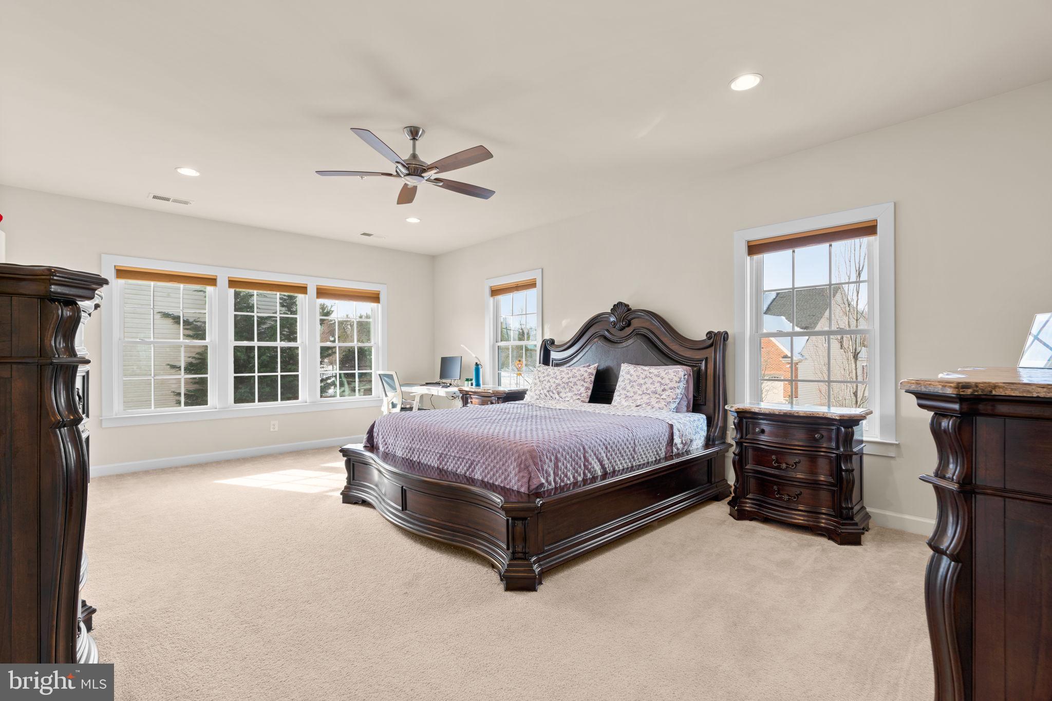 AUTUMN RIVER - Residential