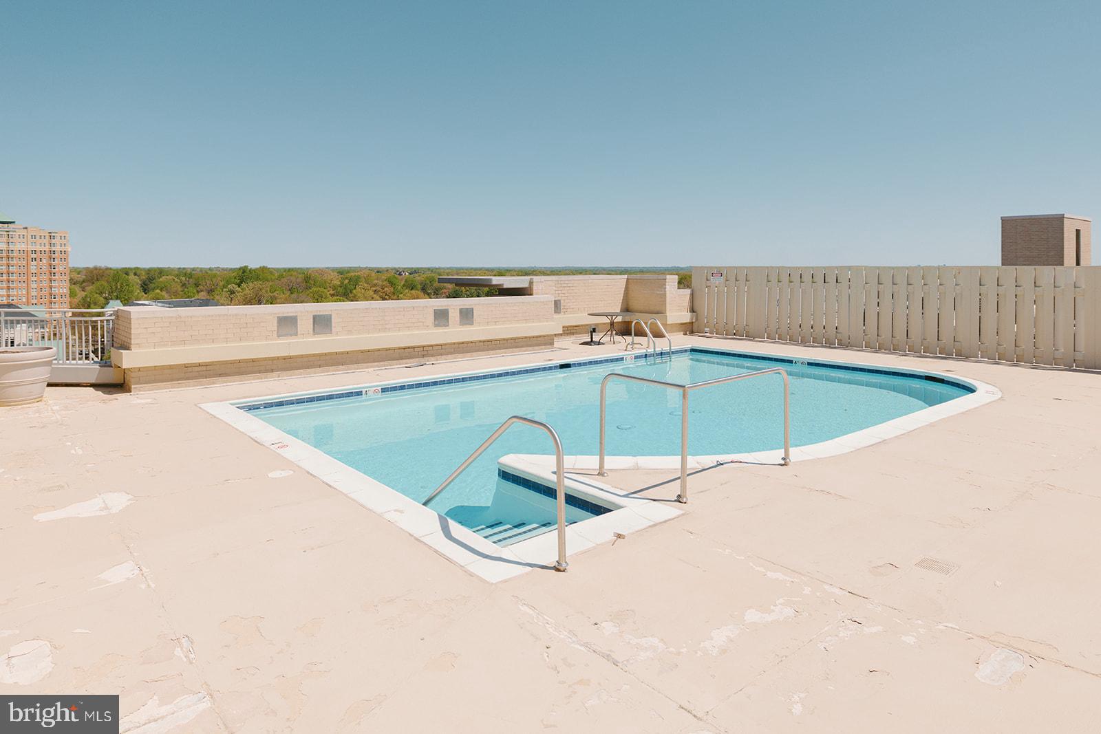 CARLTON HOUSE - Residential