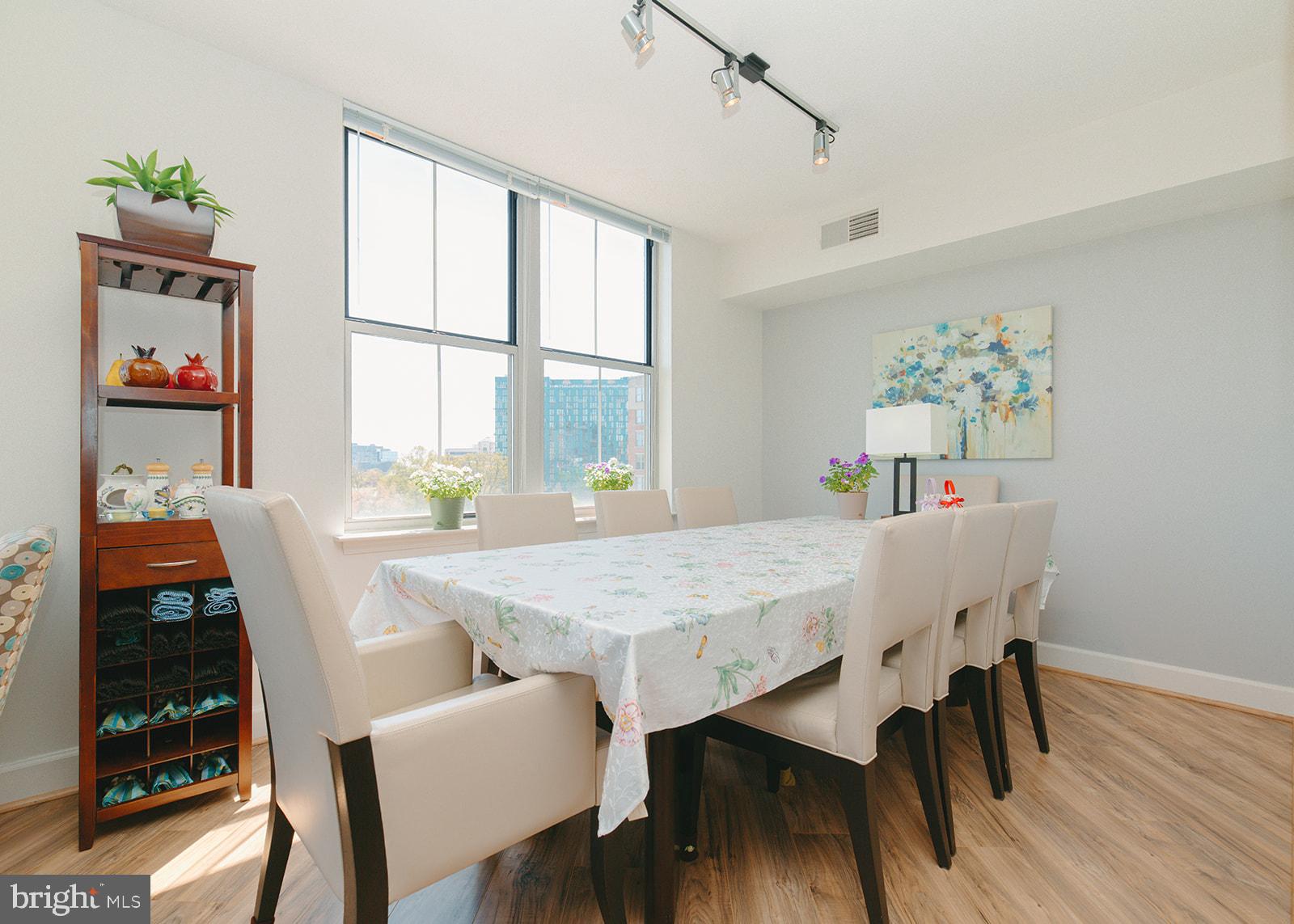 CARLTON HOUSE - Residential