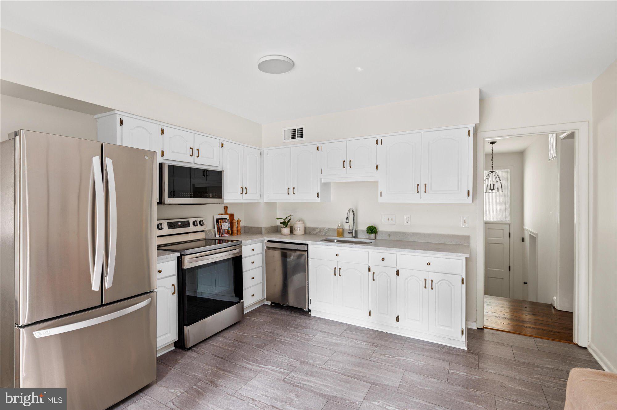 WOODSIDE FOREST - Residential