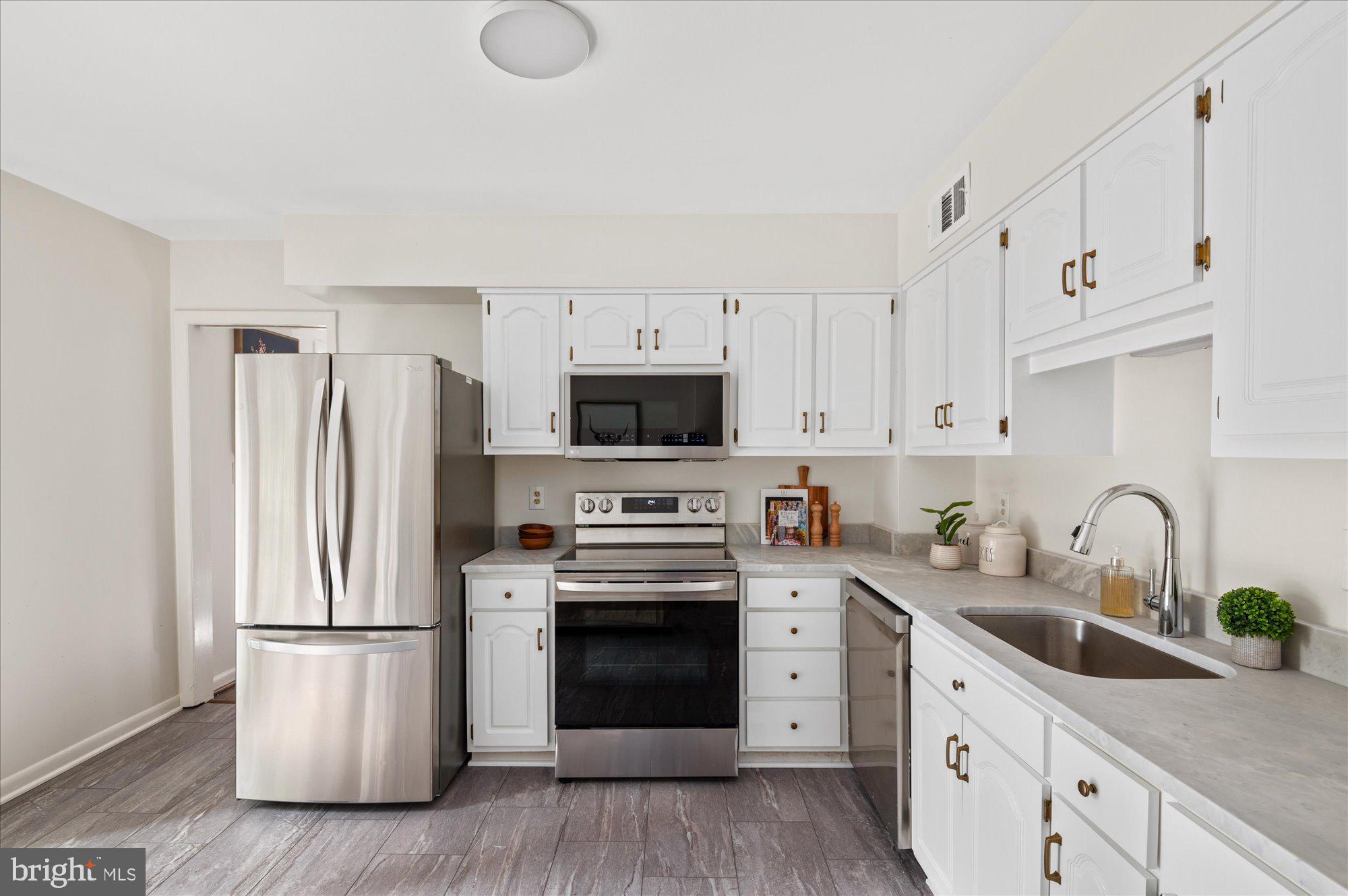 WOODSIDE FOREST - Residential