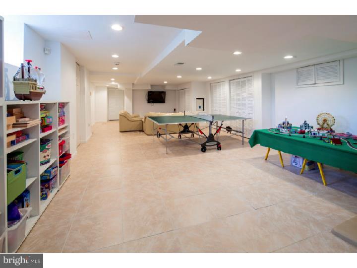 CHESTNUT HILL - Residential