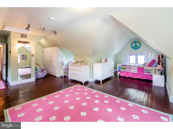 CHESTNUT HILL - Residential