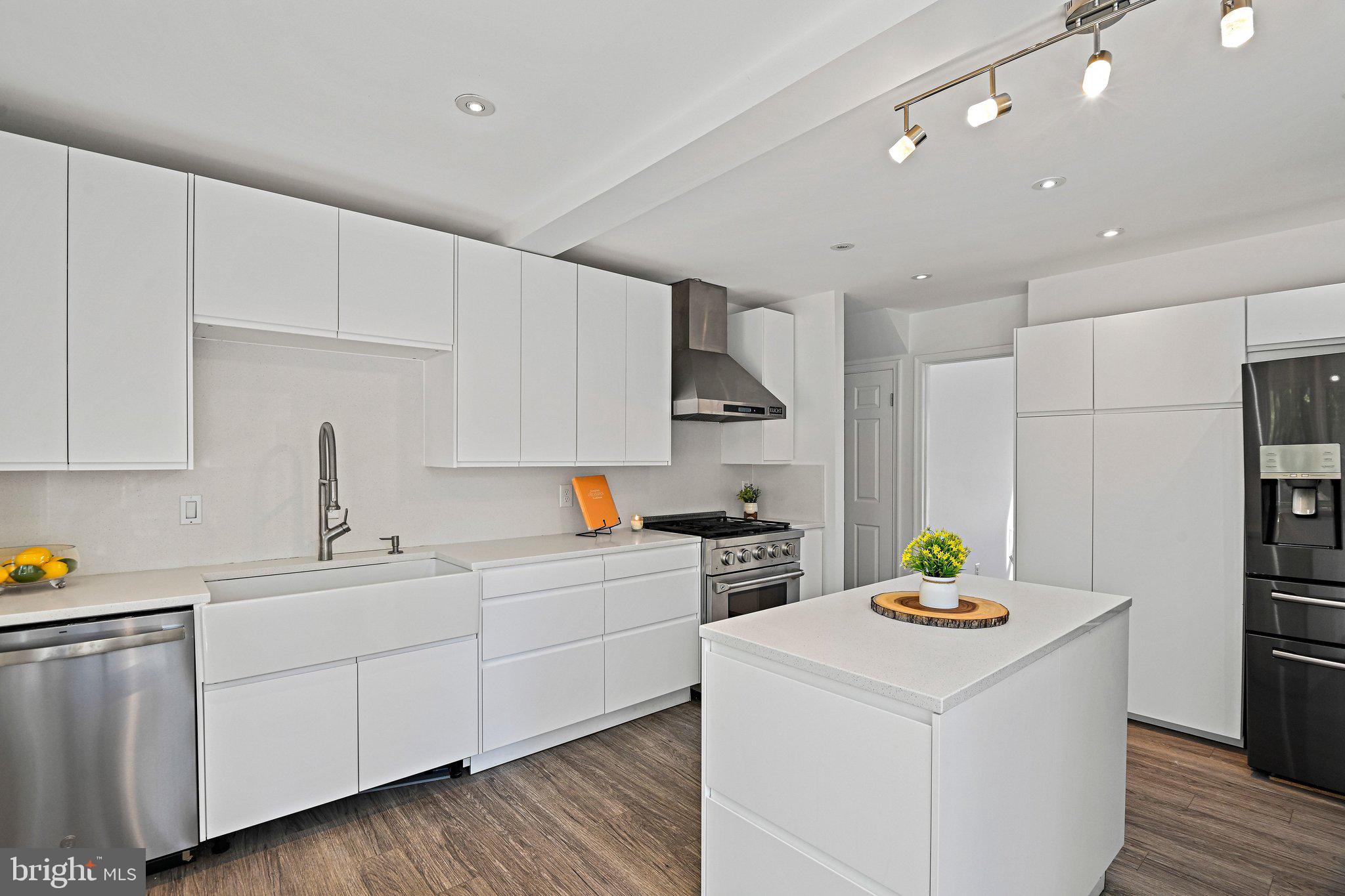 FOX MILL ESTATES - Residential