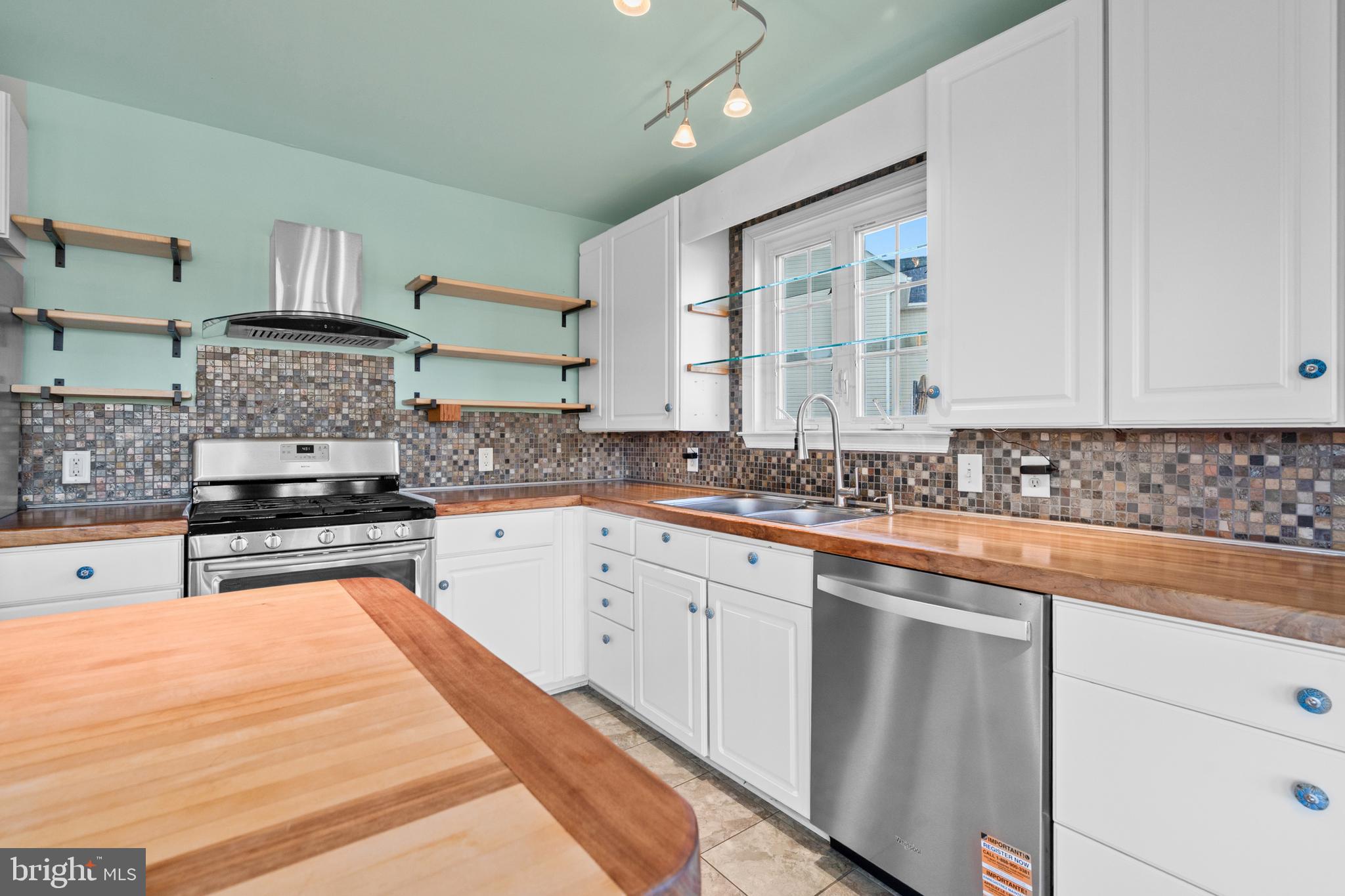 LOCUST HILL - Residential