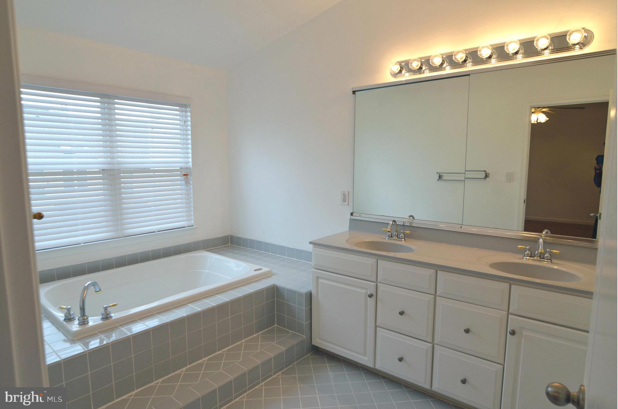 FARMWELL HUNT - Residential Lease